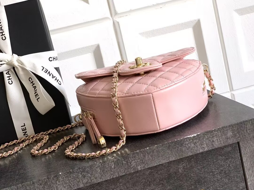 Chanel 25B Heart Bag AS5764 18x19x5cm