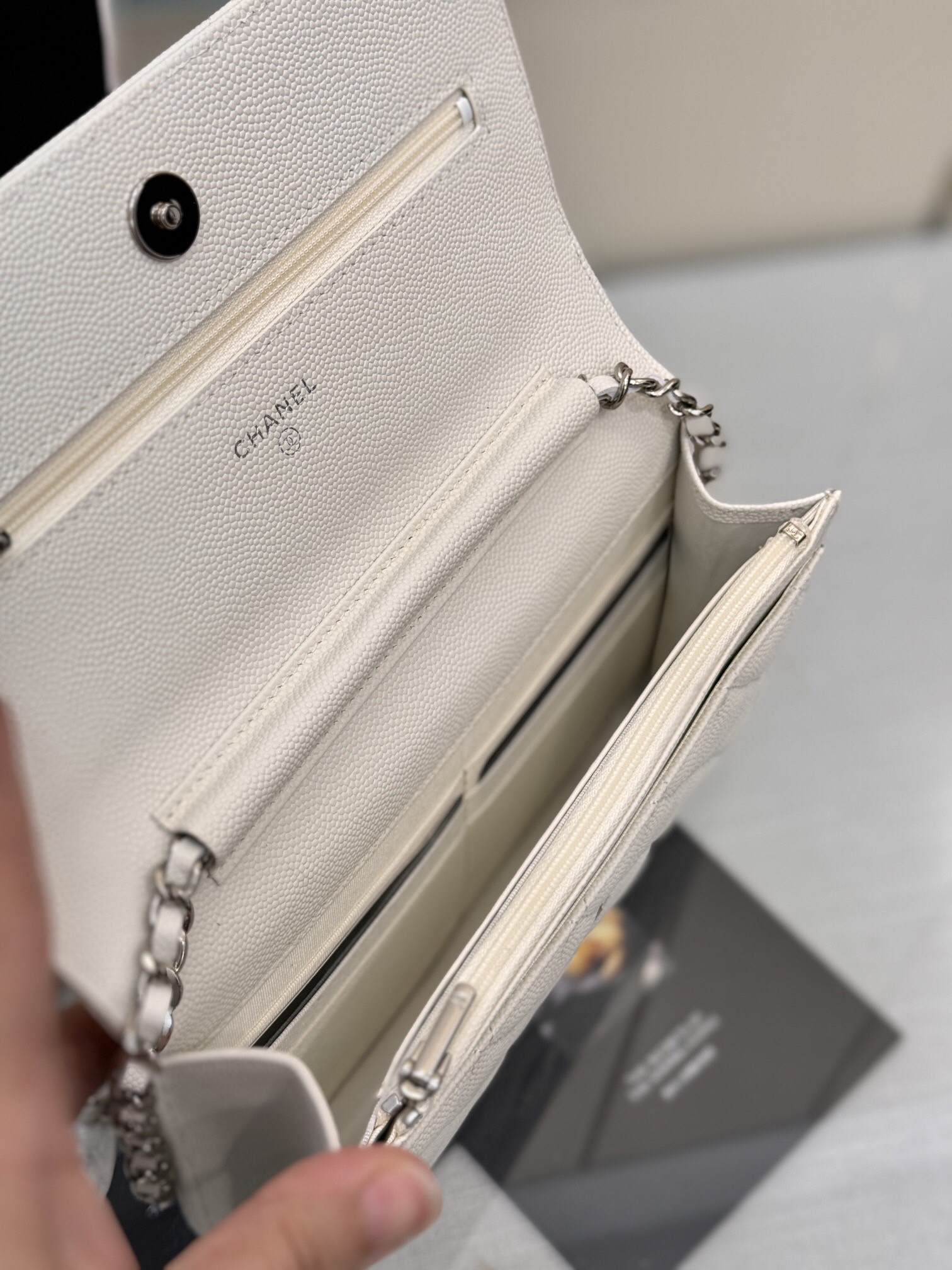 CHANEL WOC CLASSIC WALLET ON CHAIN 12.3x19.2x3.5cm