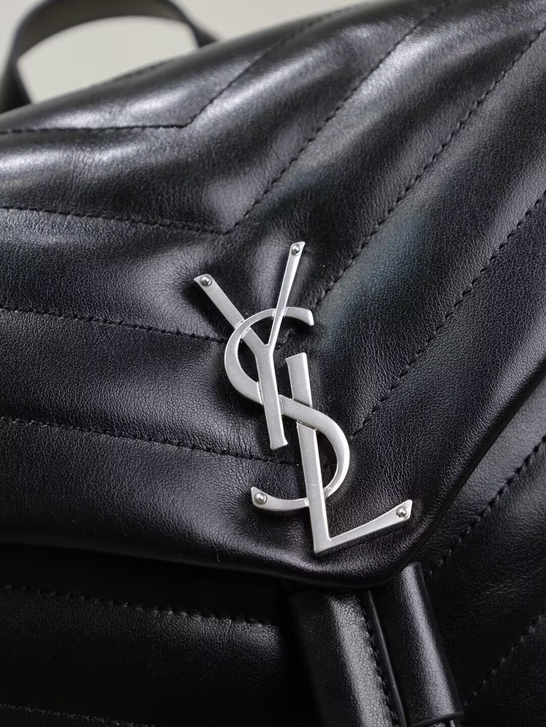 YSL LOULOU BACKPACK BLACK 26x22x11cm