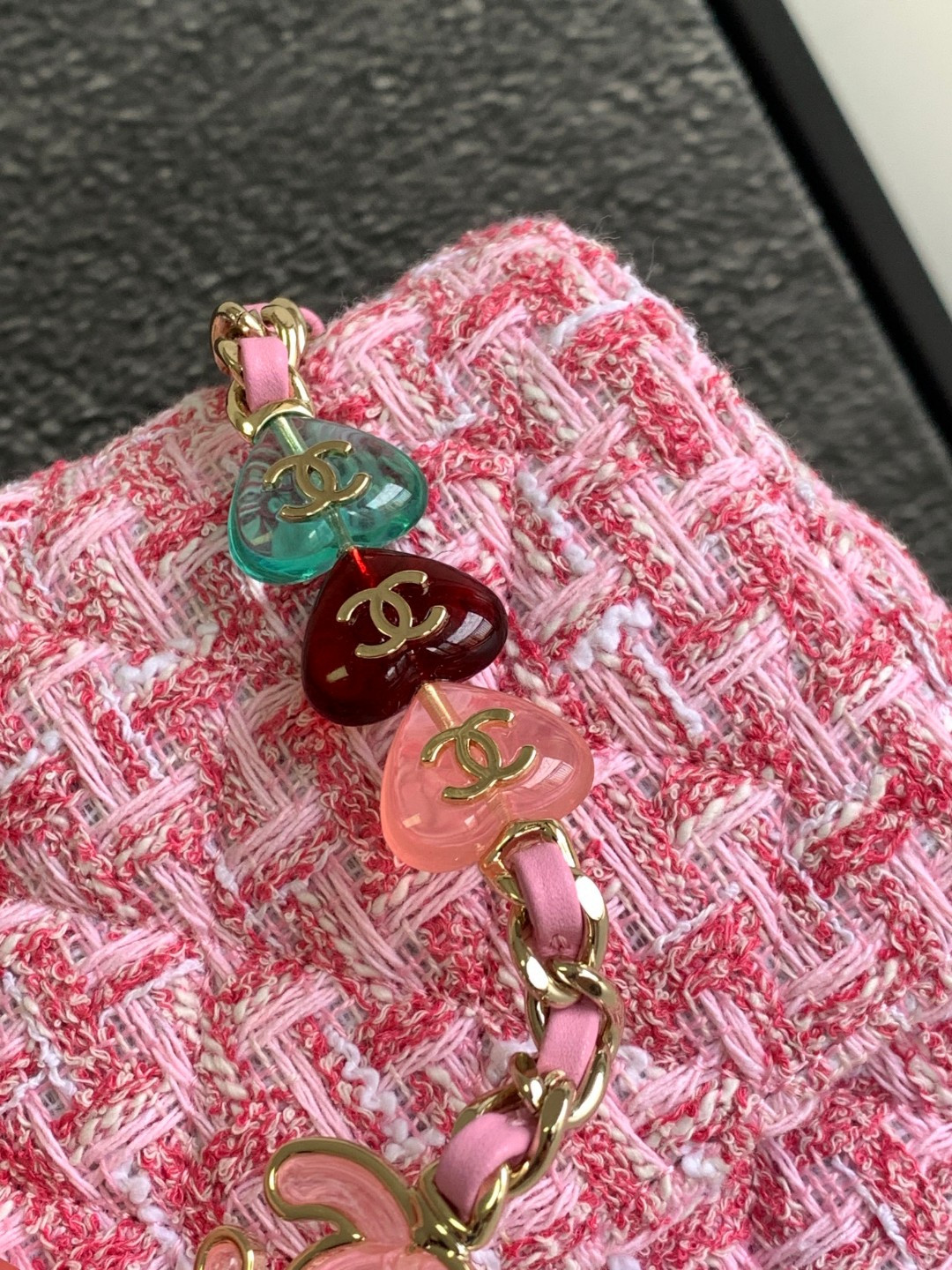 Chanel flap bag pink tweed 14.5x18.5x6.5cm