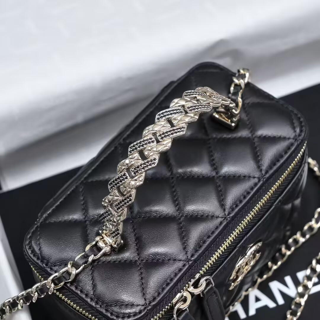 Chanel Clutch With Chain 10x16x8cm