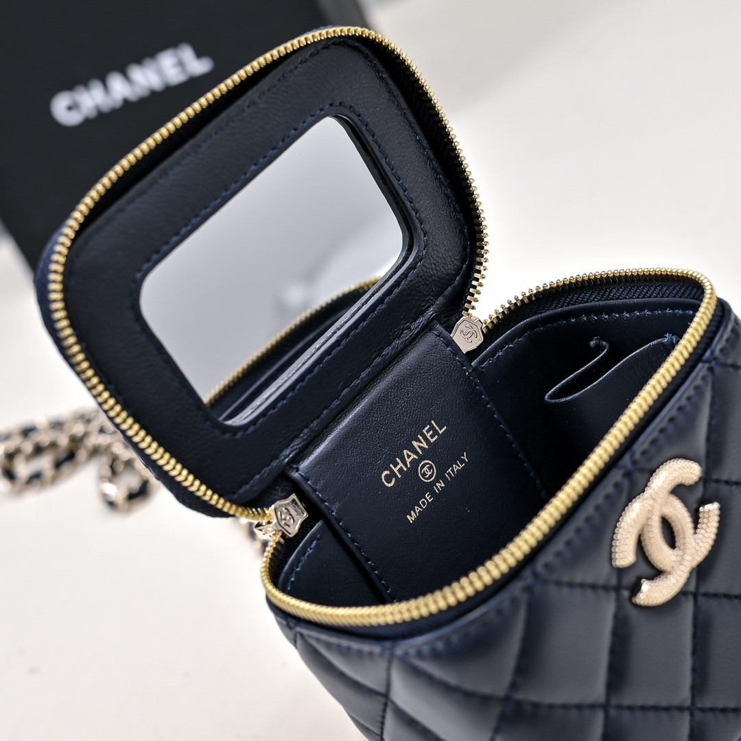 CHANEL SMALL VANITY WITH CHAIN 11x8.5x7cm