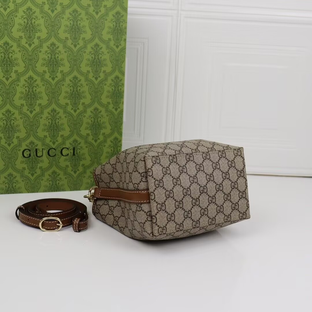 Gucci GG Emblem Small Bucket Bag 19x18x11cm