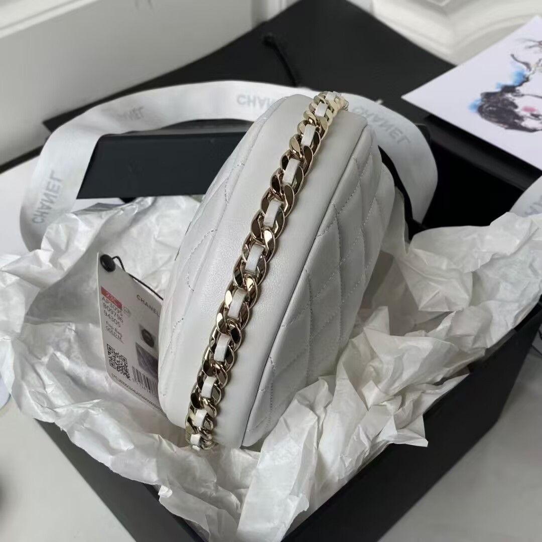 Chanel clutch 23C AP3095 16x16x5.5cm