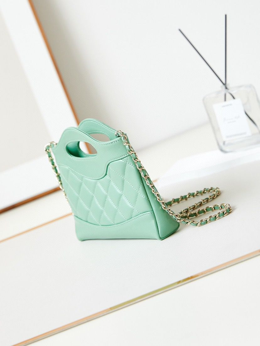 Chanel 31 NaNo Bag 17.5x20x5cm