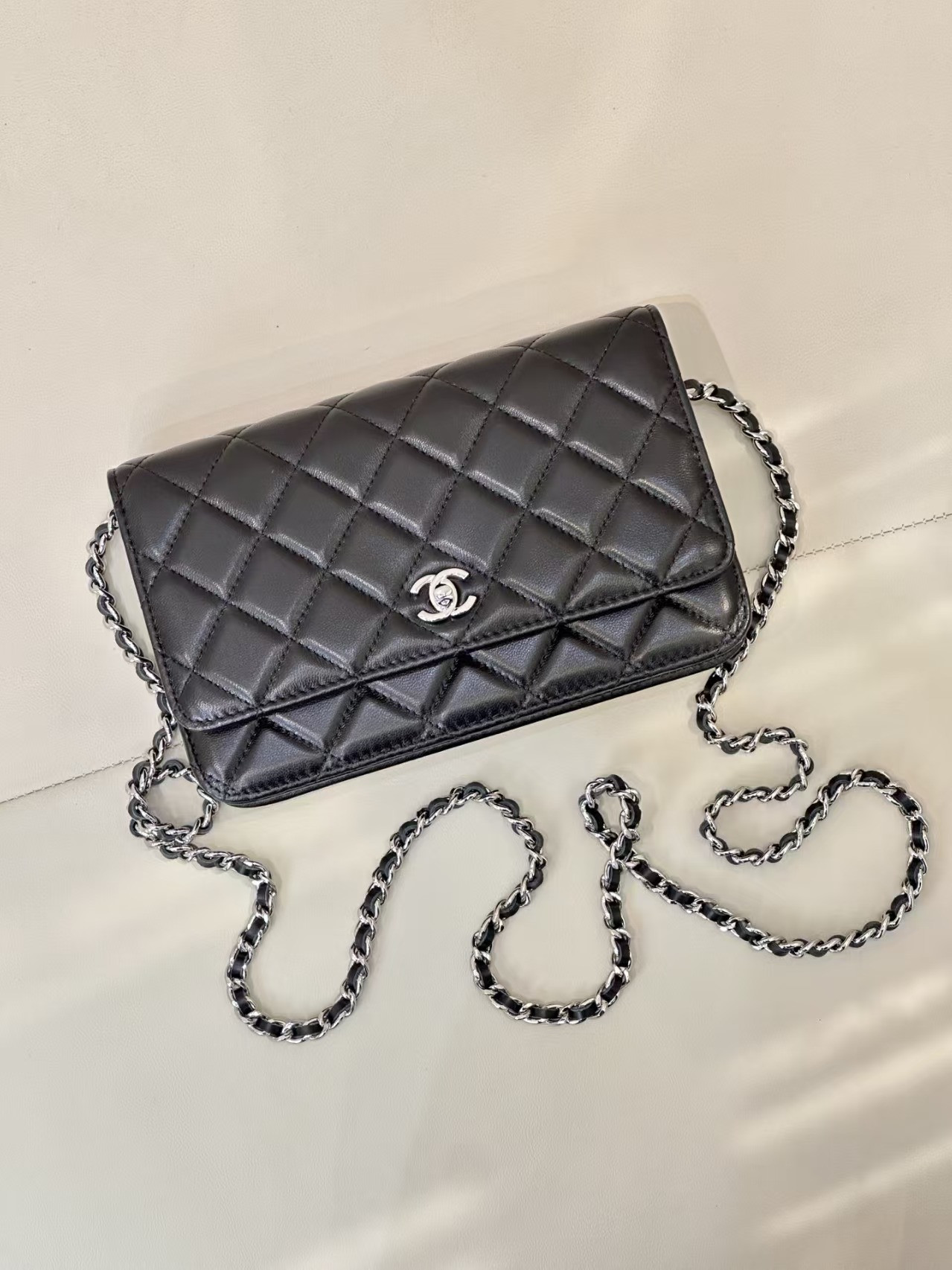 CHANEL WOC CLASSIC WALLET ON CHAIN 13x19cm