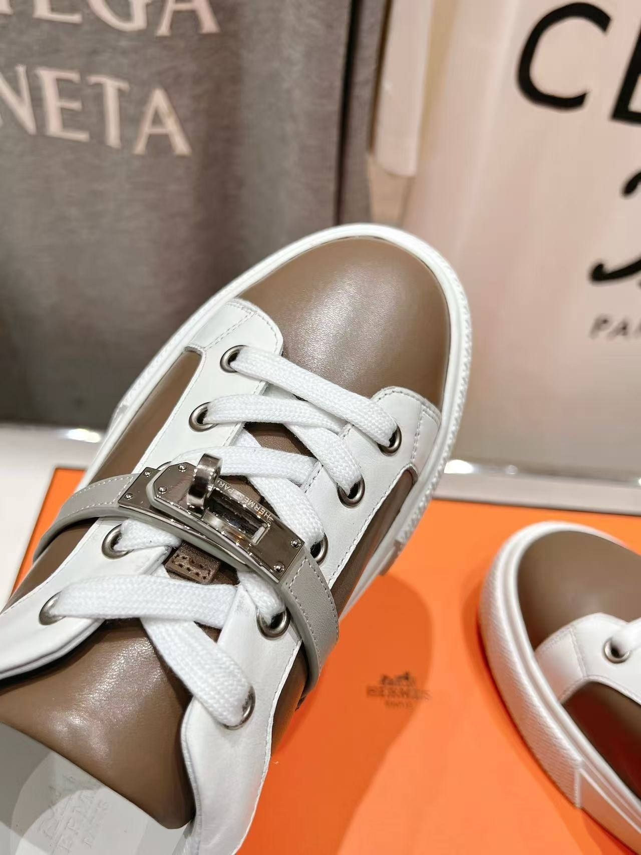 UA Hermes Day  Sneaker