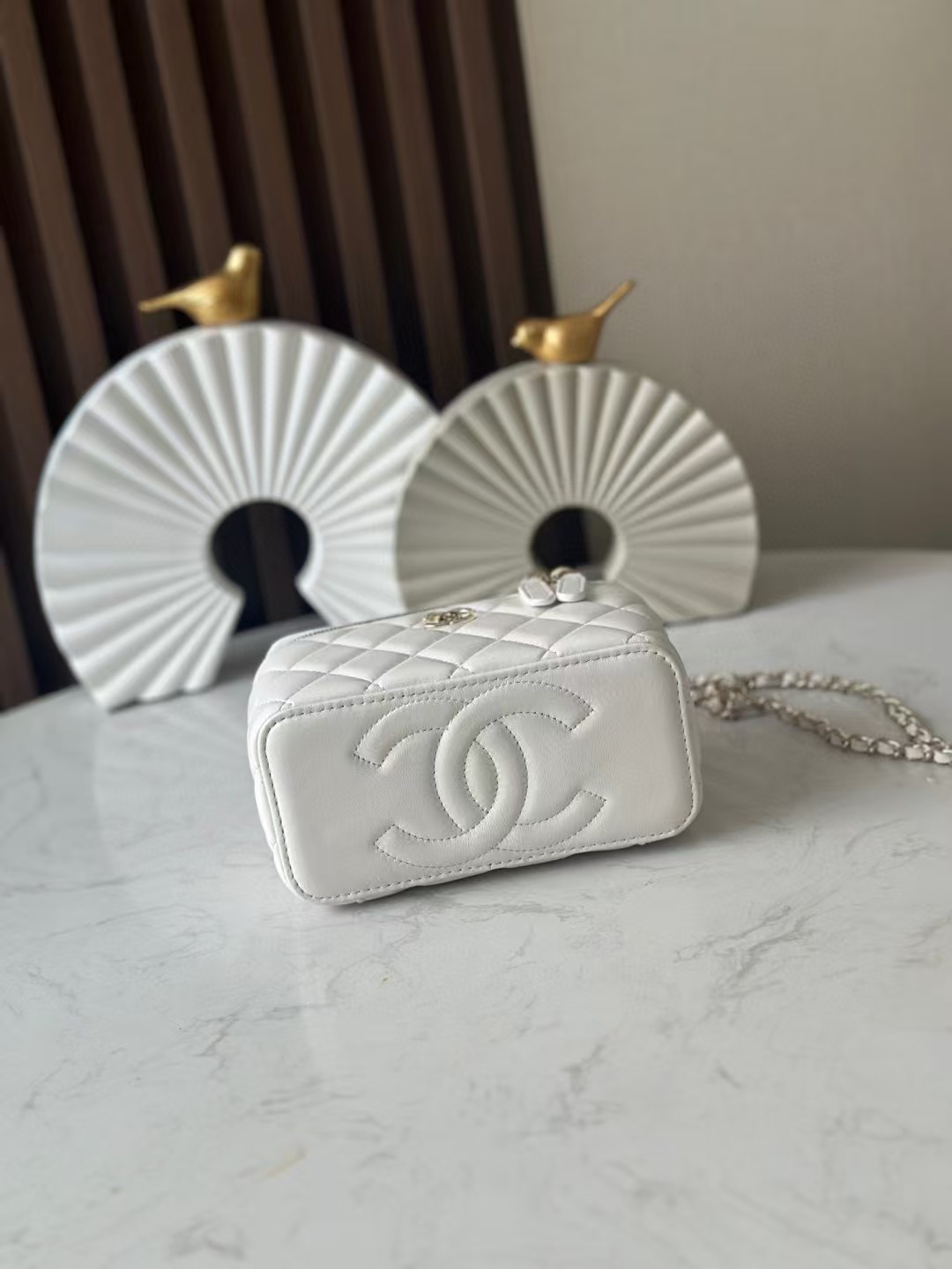 CHANEL Vanity With Chain 9.5x17x8cm