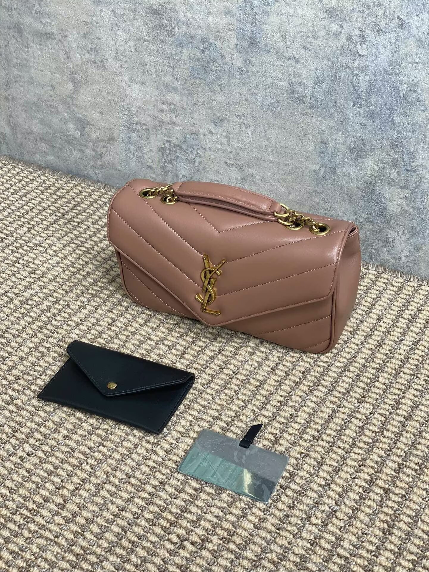 YSL LOULOU Small IN MATELASSÉ LAMBSKIN 24x14x6cm