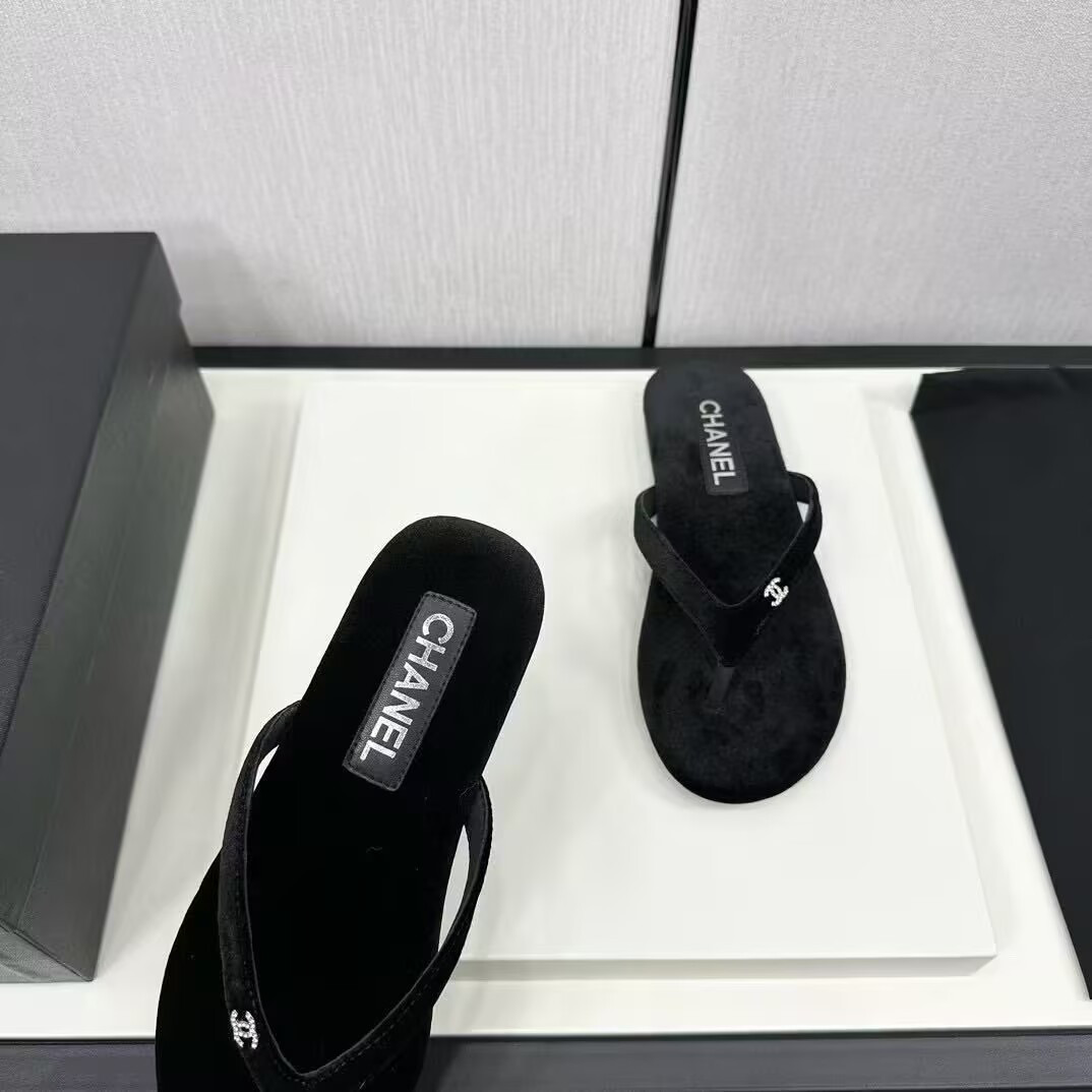 UA Chanel Slides
