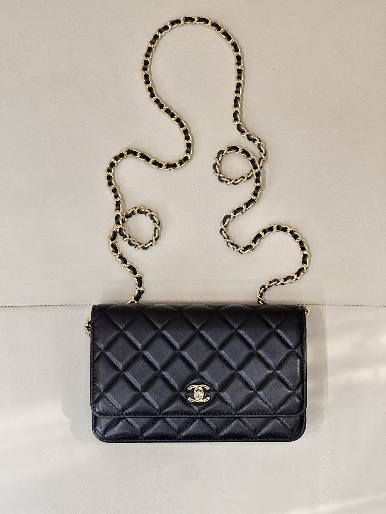 CHANEL WOC CLASSIC WALLET ON CHAIN 13x19cm