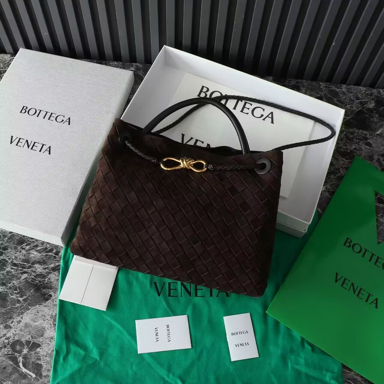 Bottega Veneta Medium Andiamo 32x25x11CM