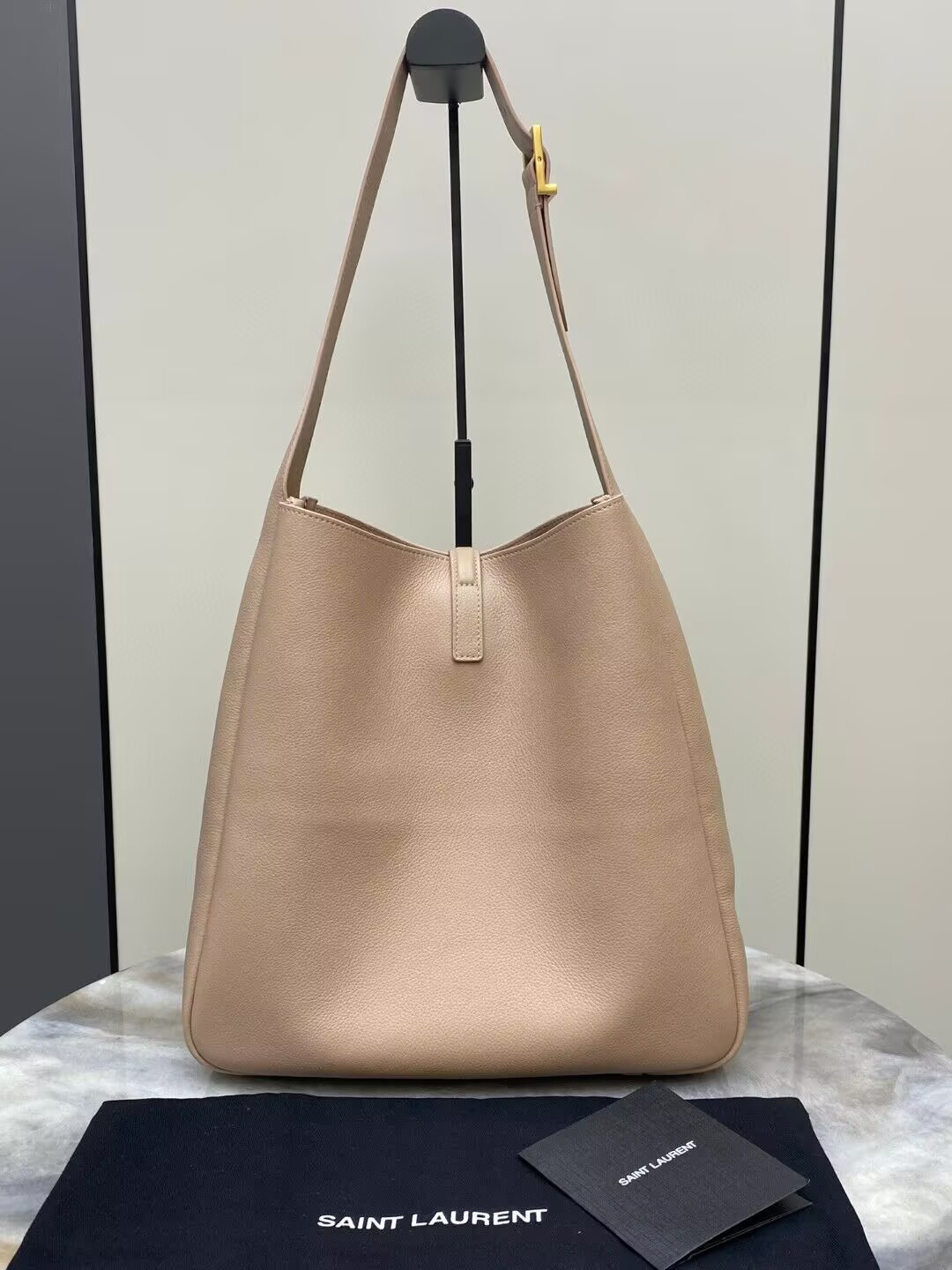 YSL LE 5 À 7 30 X 31 X 13 CM