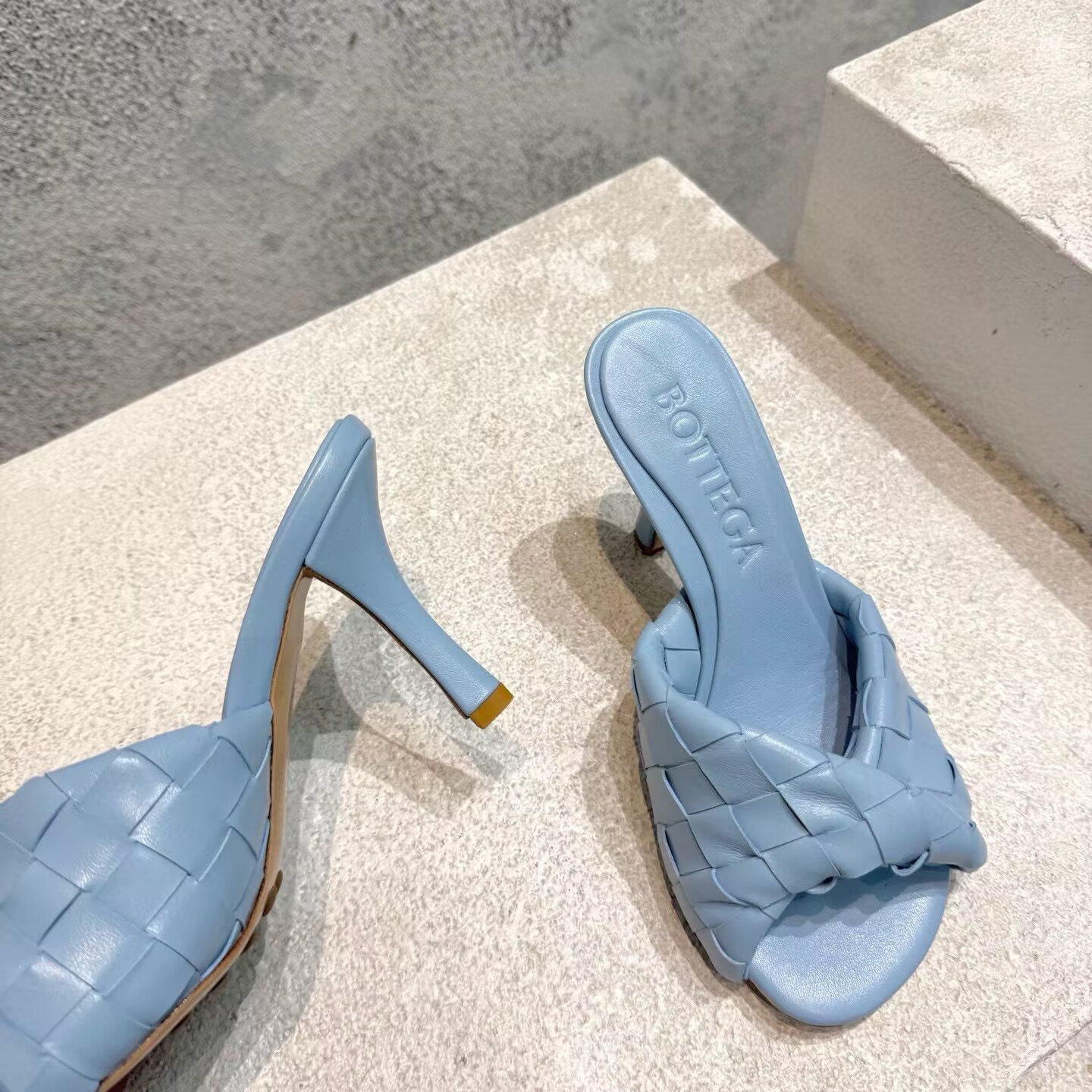 UA Bottega Veneta Blink Slides