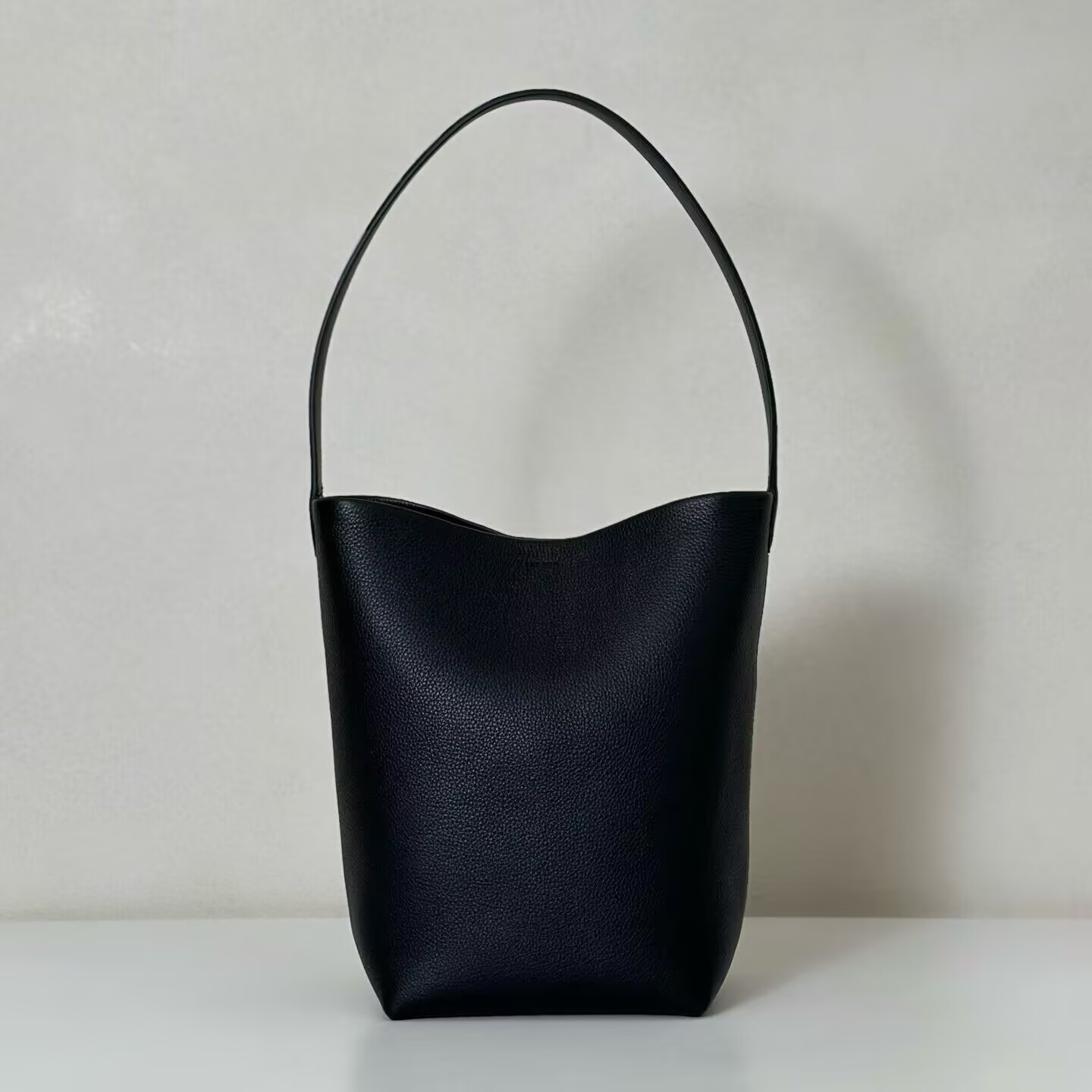 The Row Medium N/S Park Tote Bag in Leather 16.5x16.5x28cm
