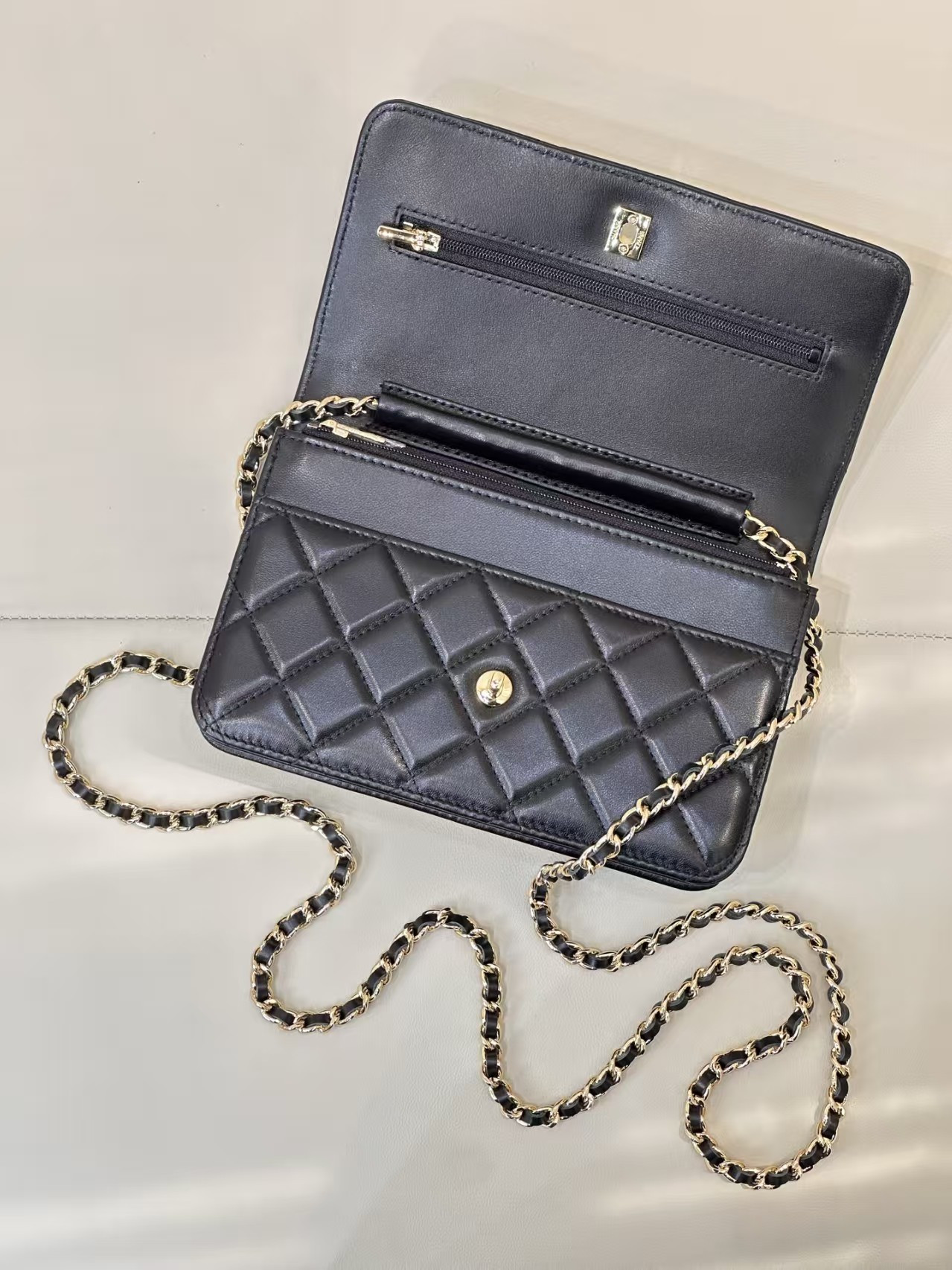 CHANEL WOC CLASSIC WALLET ON CHAIN 13x19cm