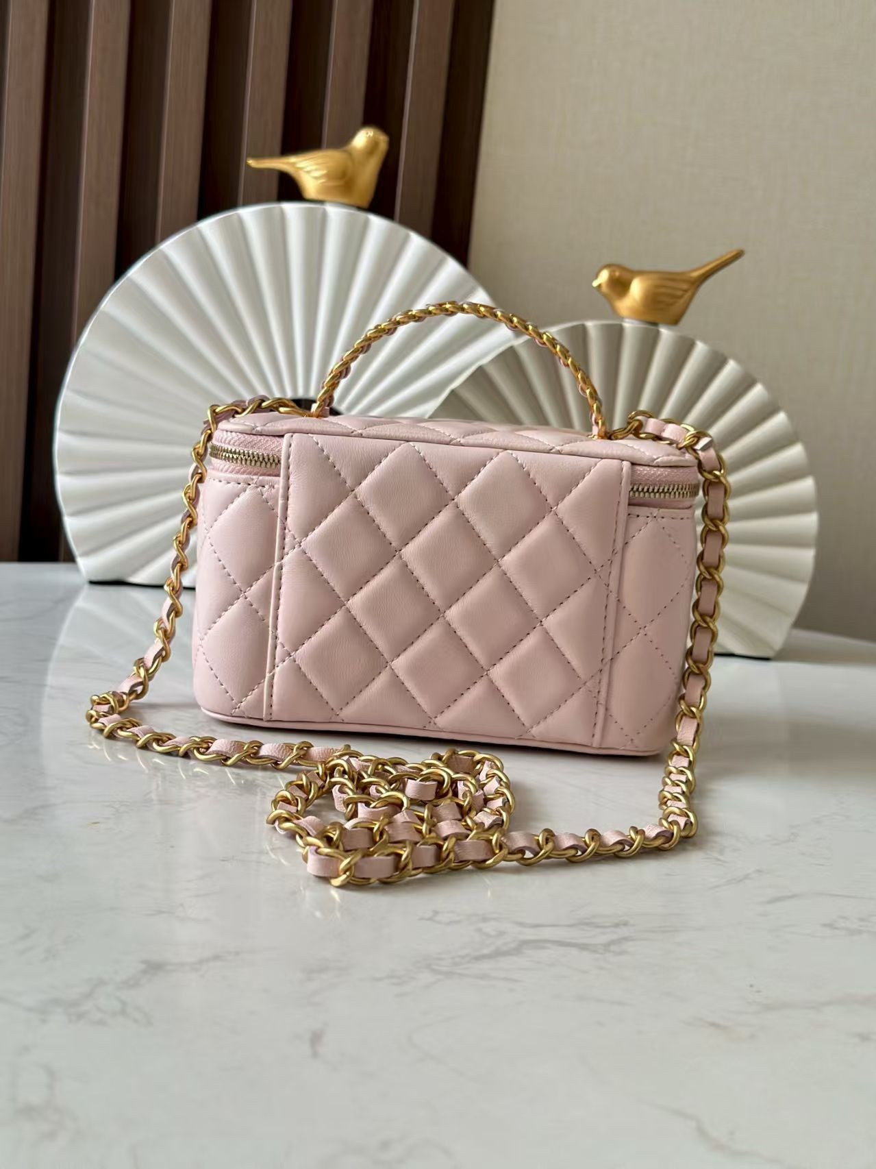 CHANEL Vanity With Chain 9.5x17x8cm