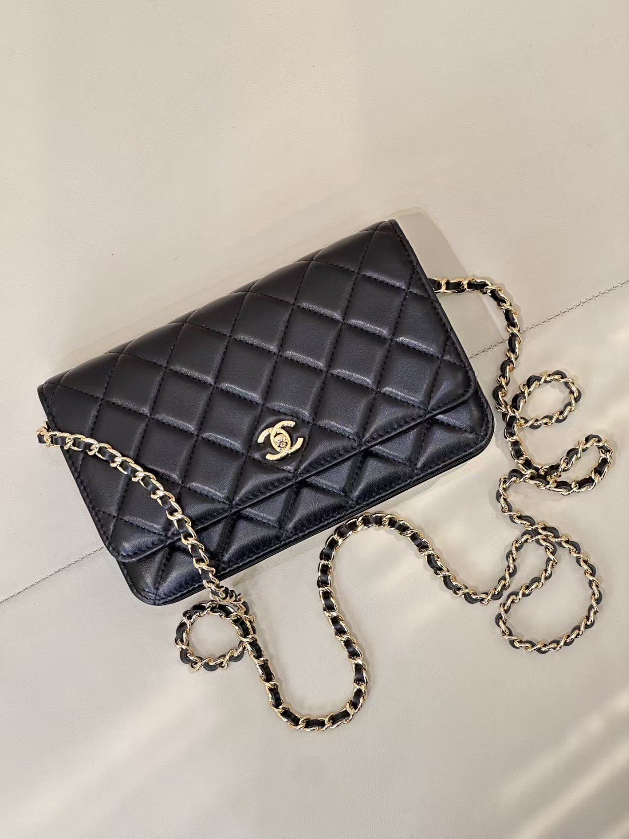 CHANEL WOC CLASSIC WALLET ON CHAIN 13x19cm