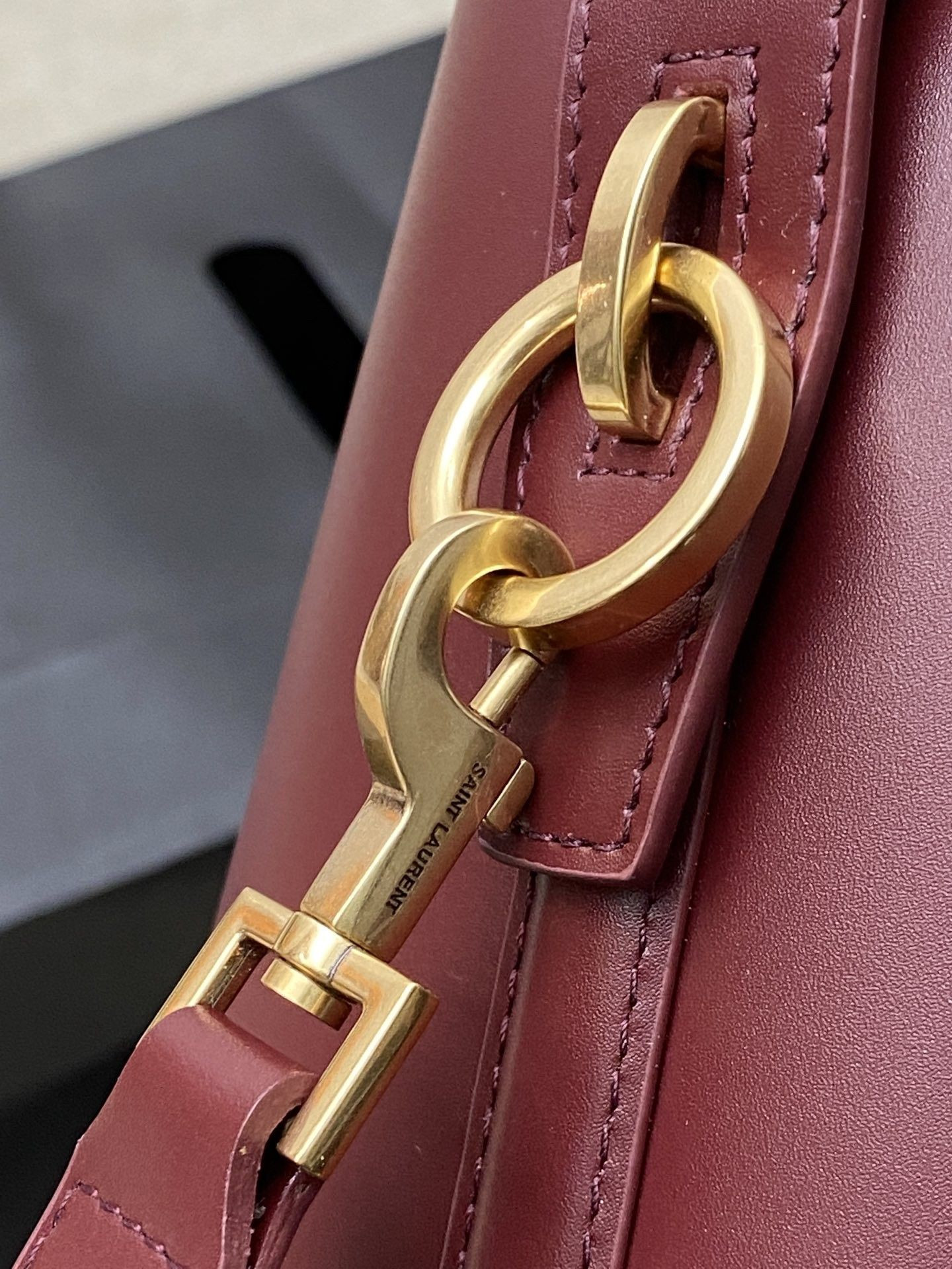 YSL LE 37 In Shiny Leather 26x20x12cm