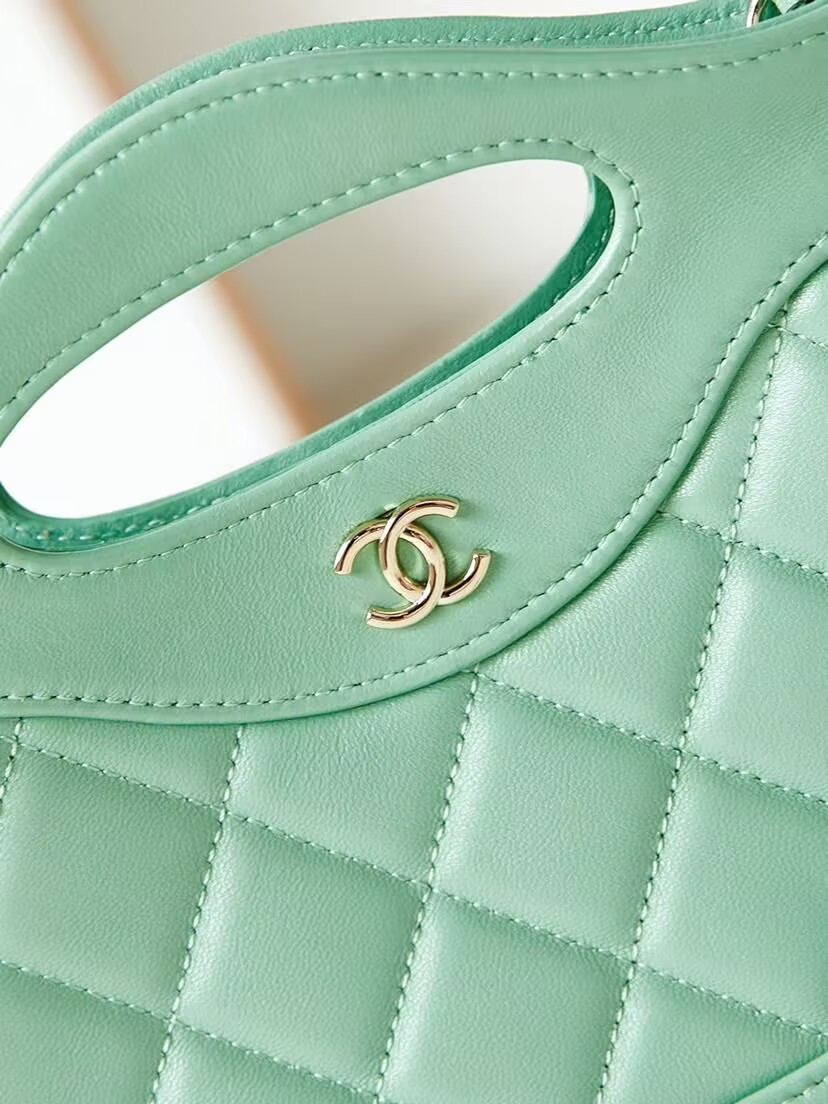 Chanel 31 NaNo Bag 17.5x20x5cm