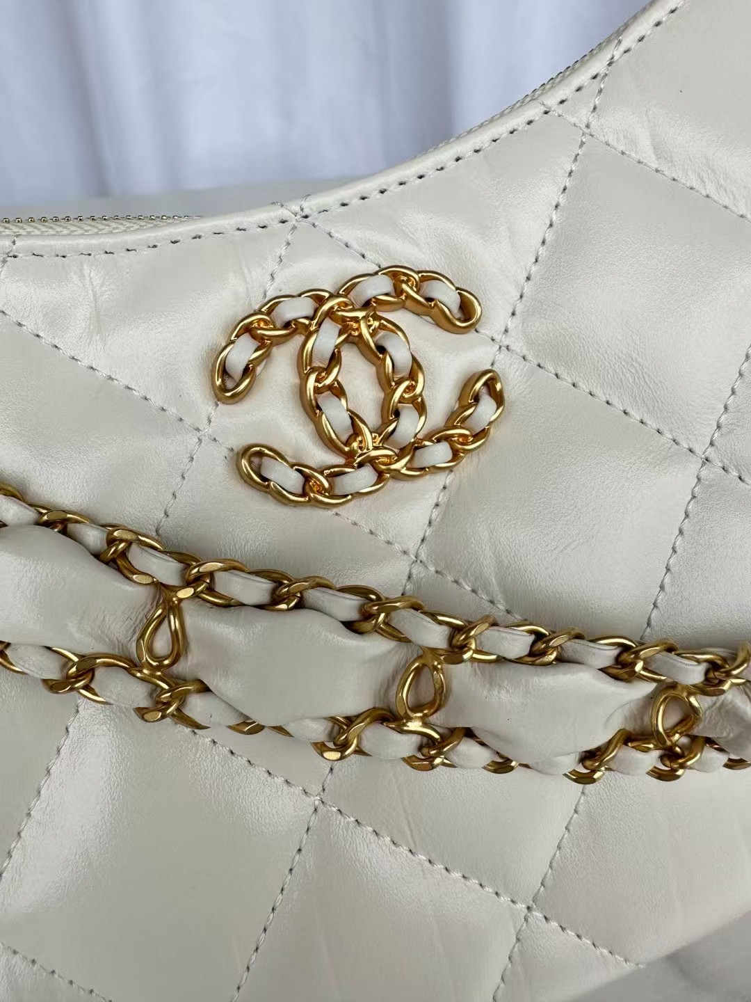 Chanel Hobo Handbag 23.5x13.5x5.3cm