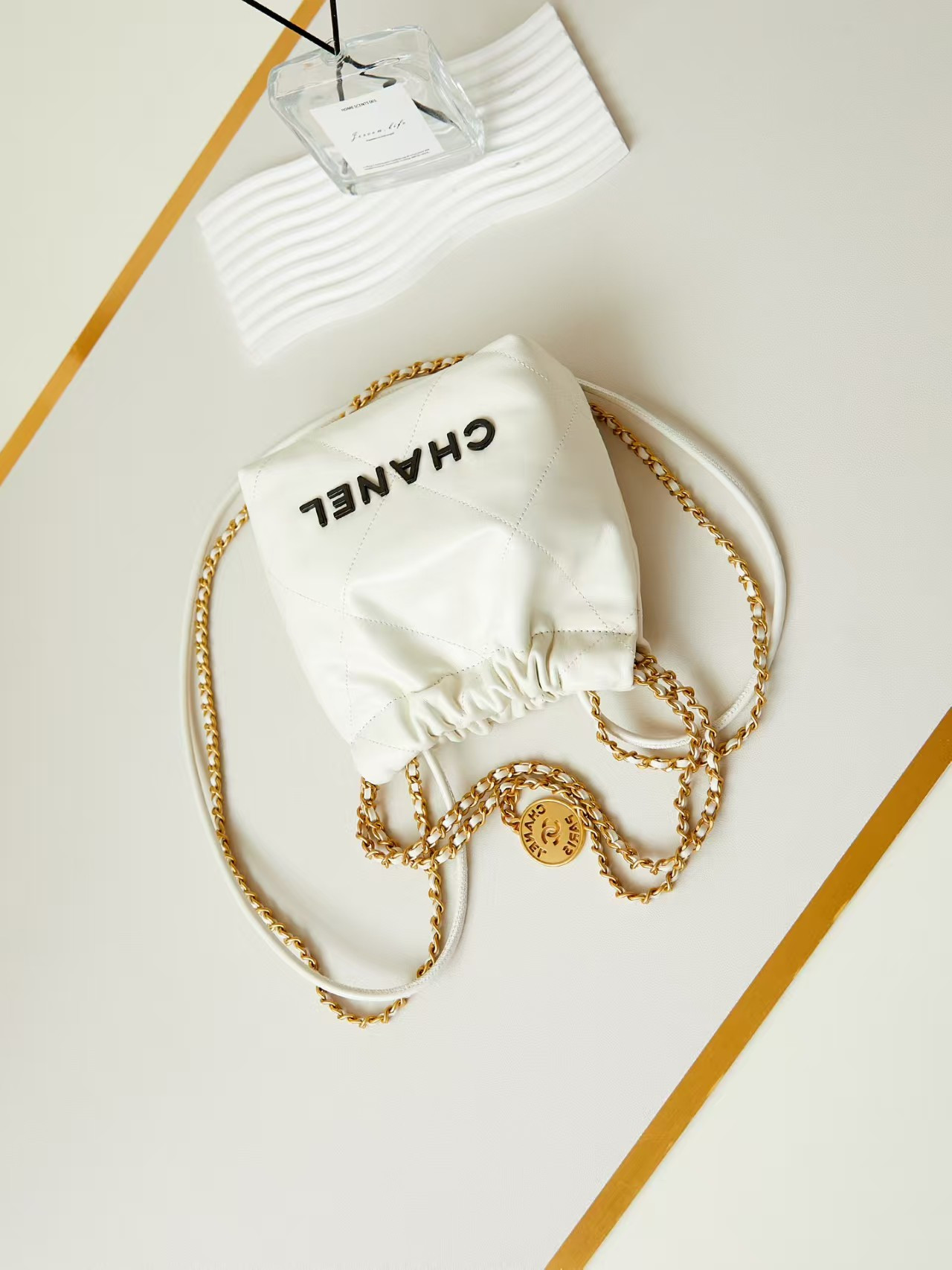 Chanel 22 Mini Handbag 20x19x6cm