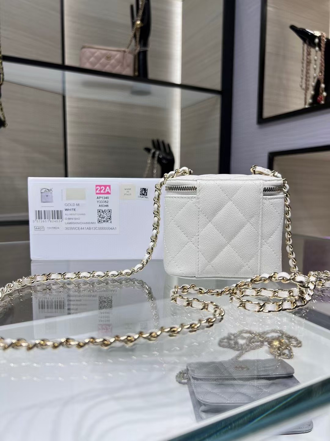 CHANEL Small Vanity with Chain 9.5x13x6cm