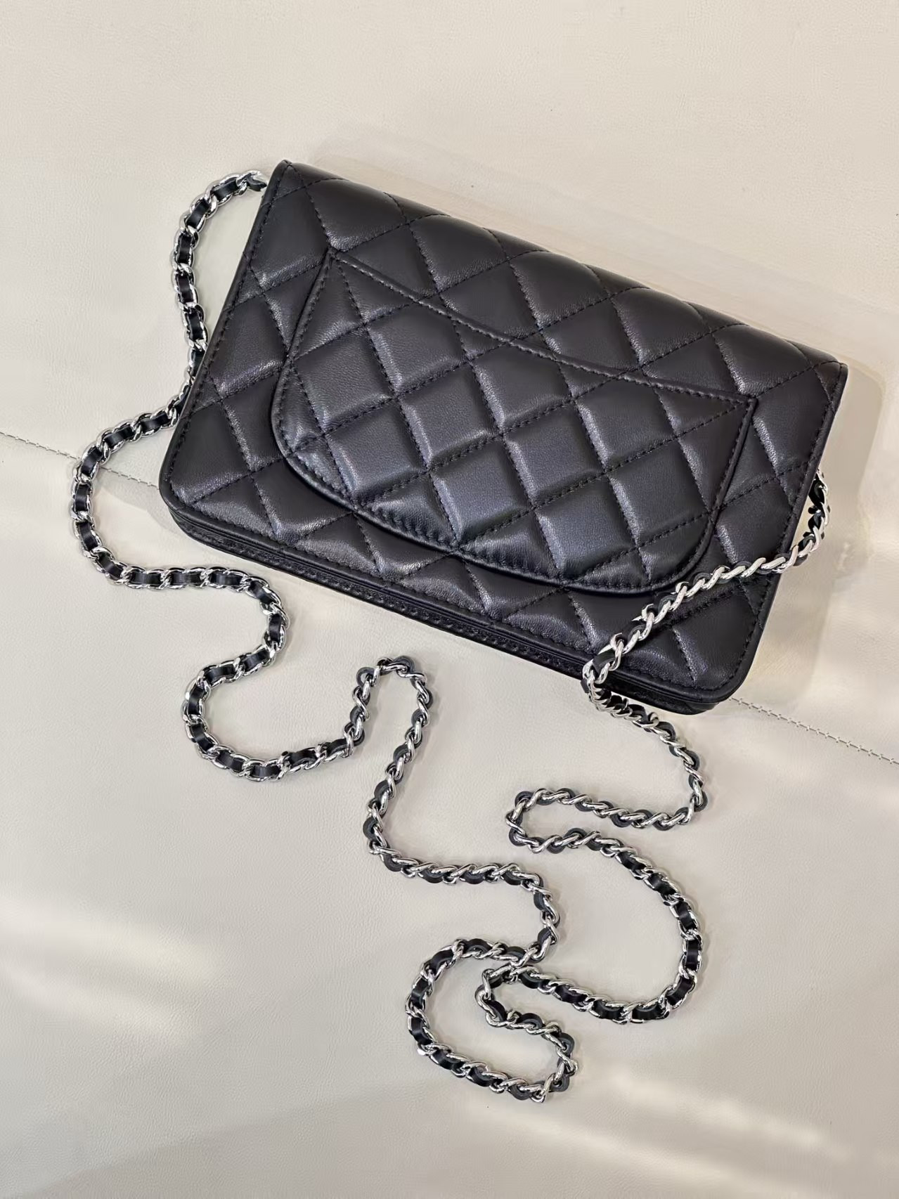 CHANEL WOC CLASSIC WALLET ON CHAIN 13x19cm