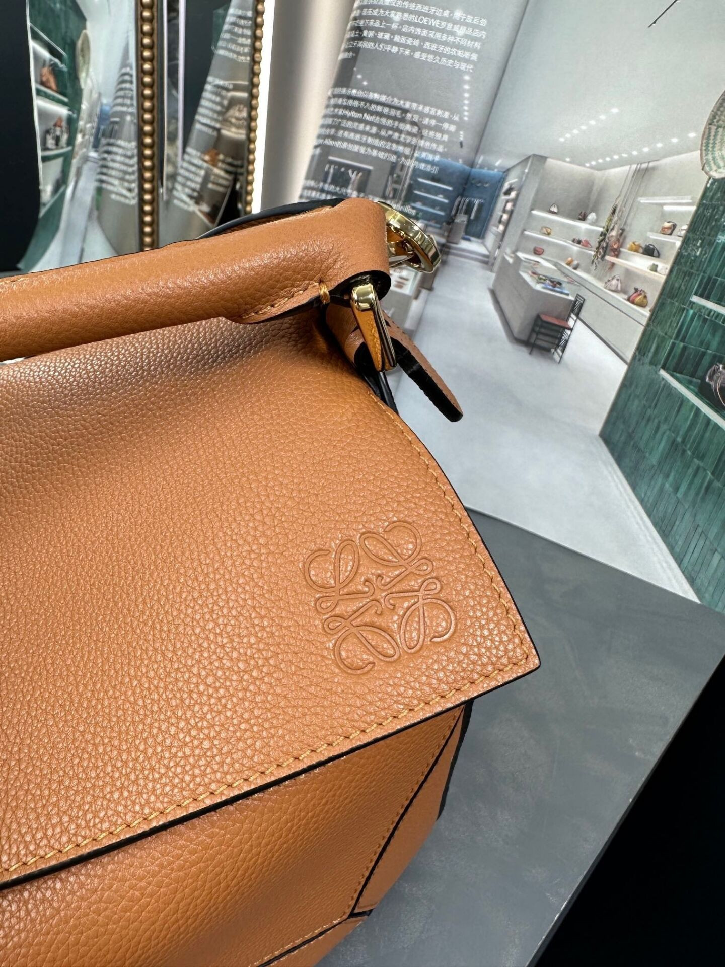 Loewe Medium Puzzle Edge bag in classic calfskin 19.5x29x14cm