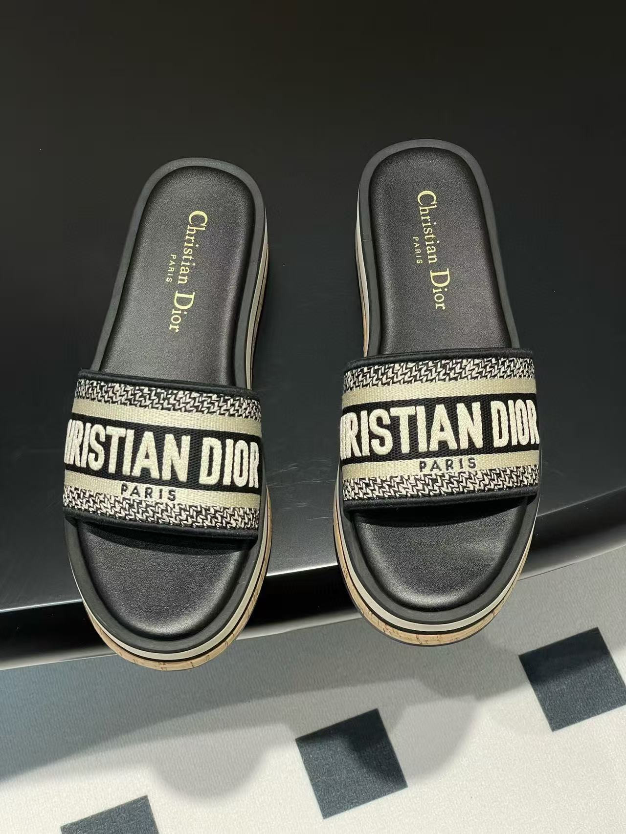 UA Dioriviera Dway Platform Slide