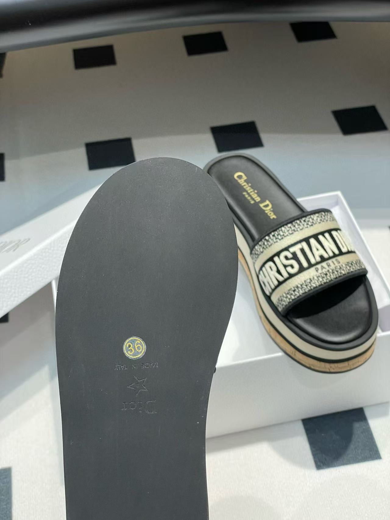 UA Dioriviera Dway Platform Slide