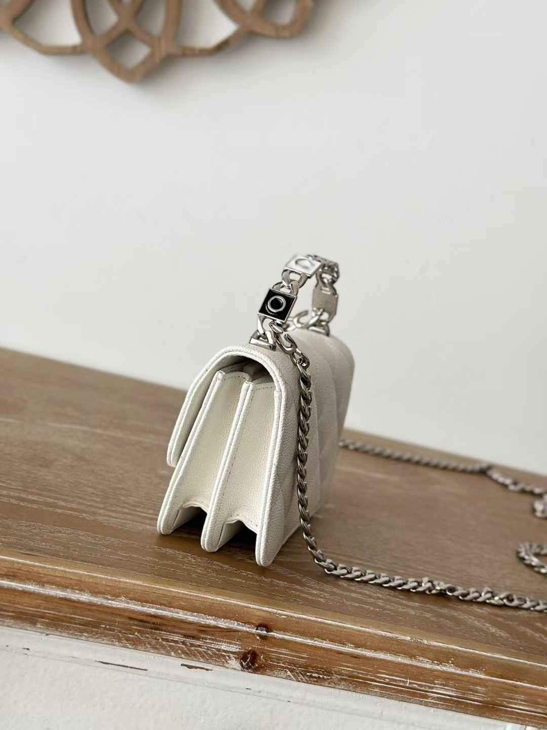 Chanel Coco Caviar Clutch With Chain White 11x8.5x7cm