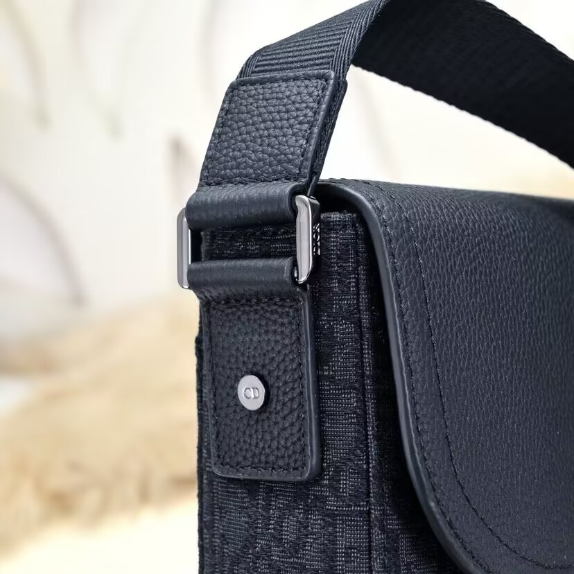 Dior Saddle Messenger Bag with Flap 23 x18 x6cm