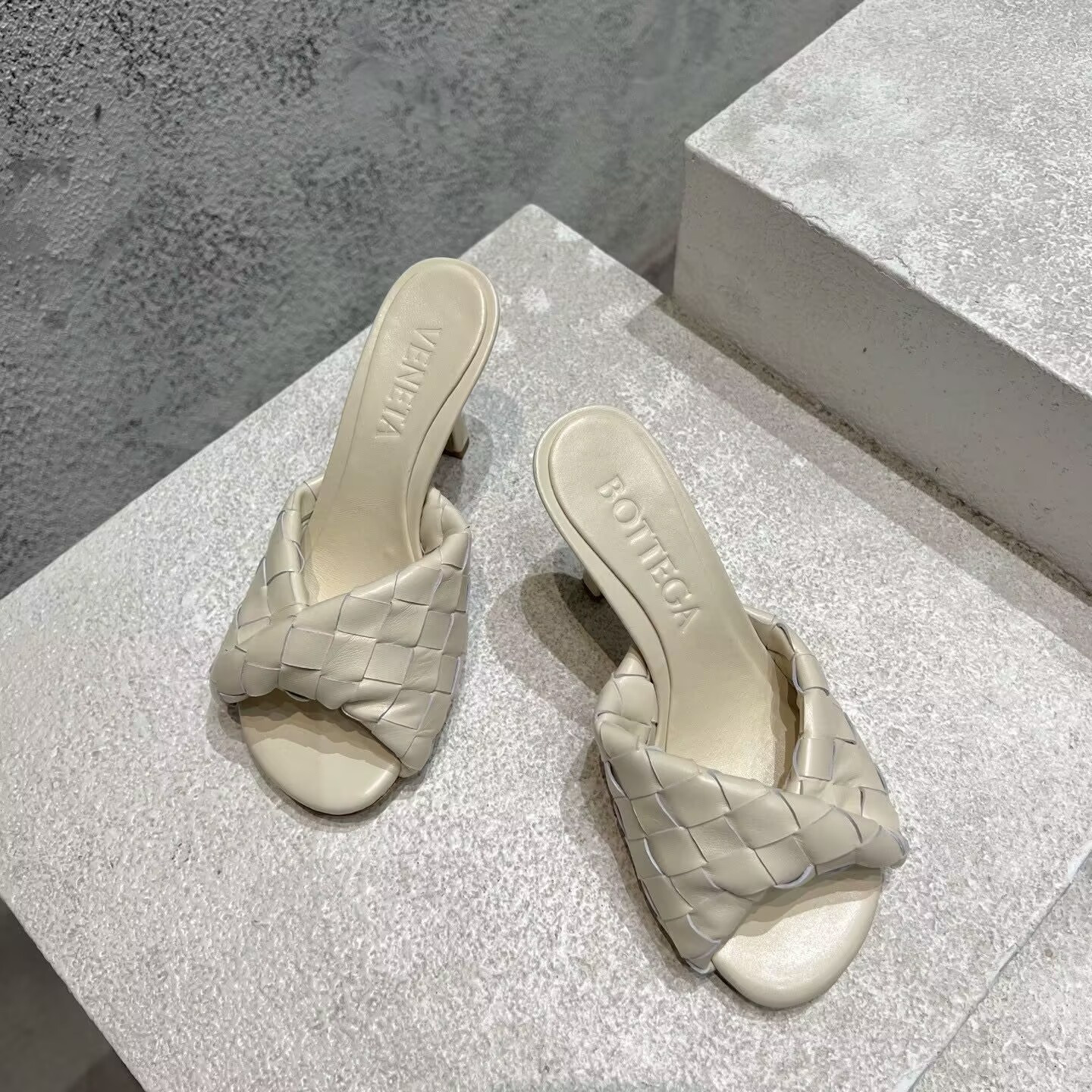 UA Bottega Veneta Blink Slides