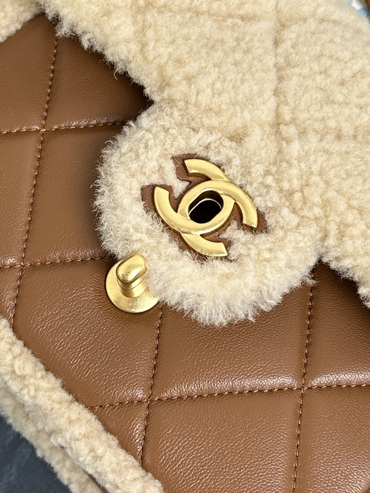 Chanel Mini Flap Bag 12 x 18 x 6cm