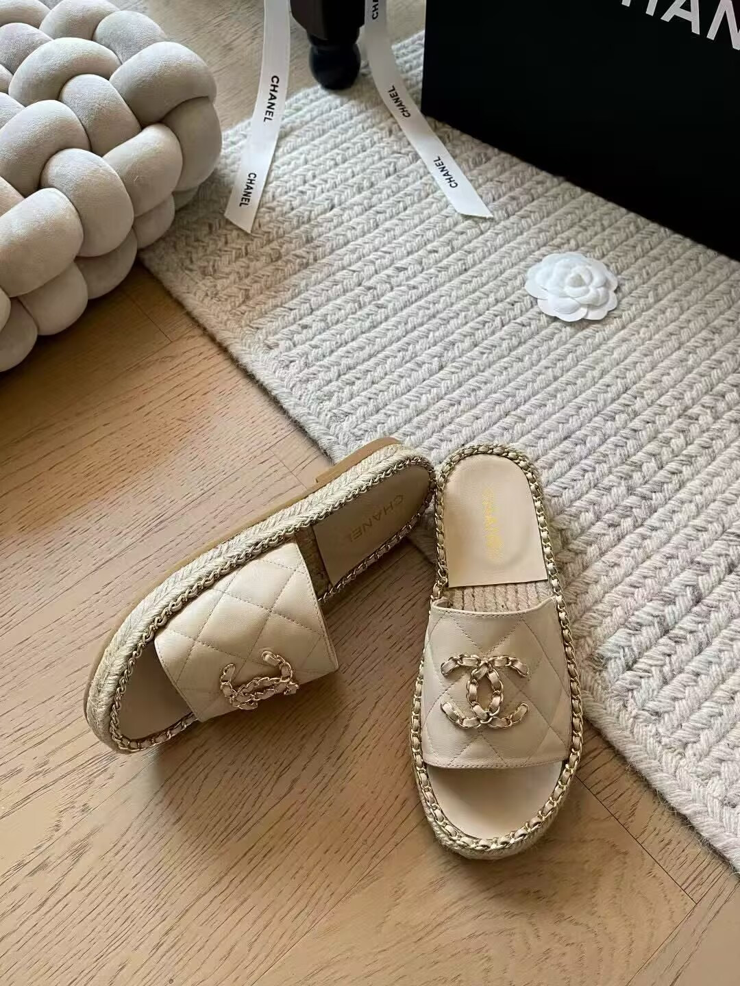 UA Chanel Slides