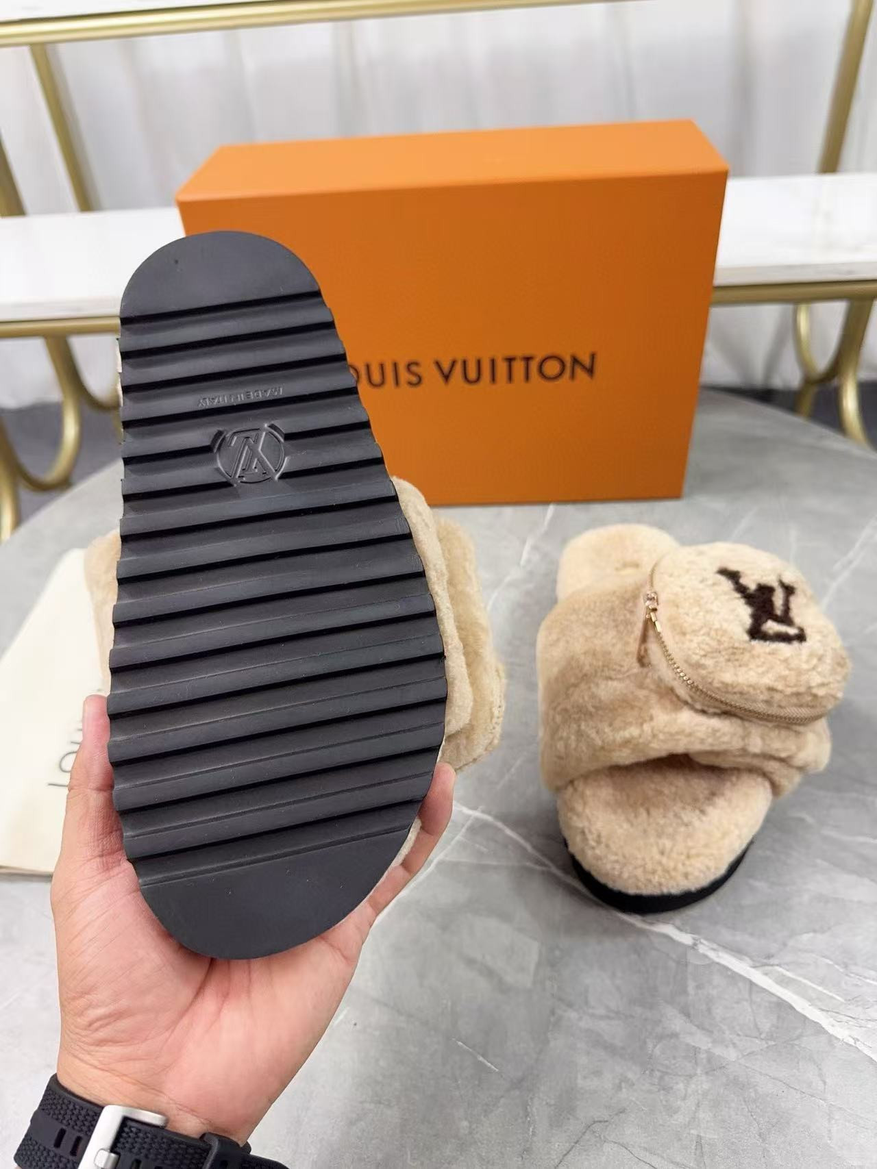 UA LV Slippers