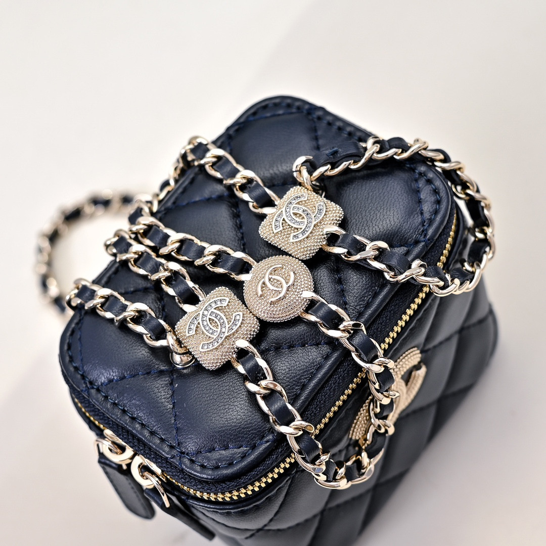 CHANEL SMALL VANITY WITH CHAIN 11x8.5x7cm