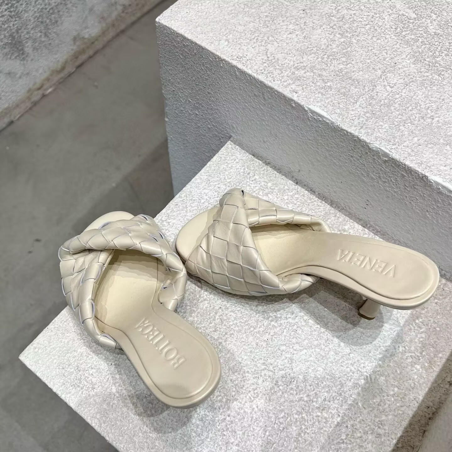 UA Bottega Veneta Blink Slides
