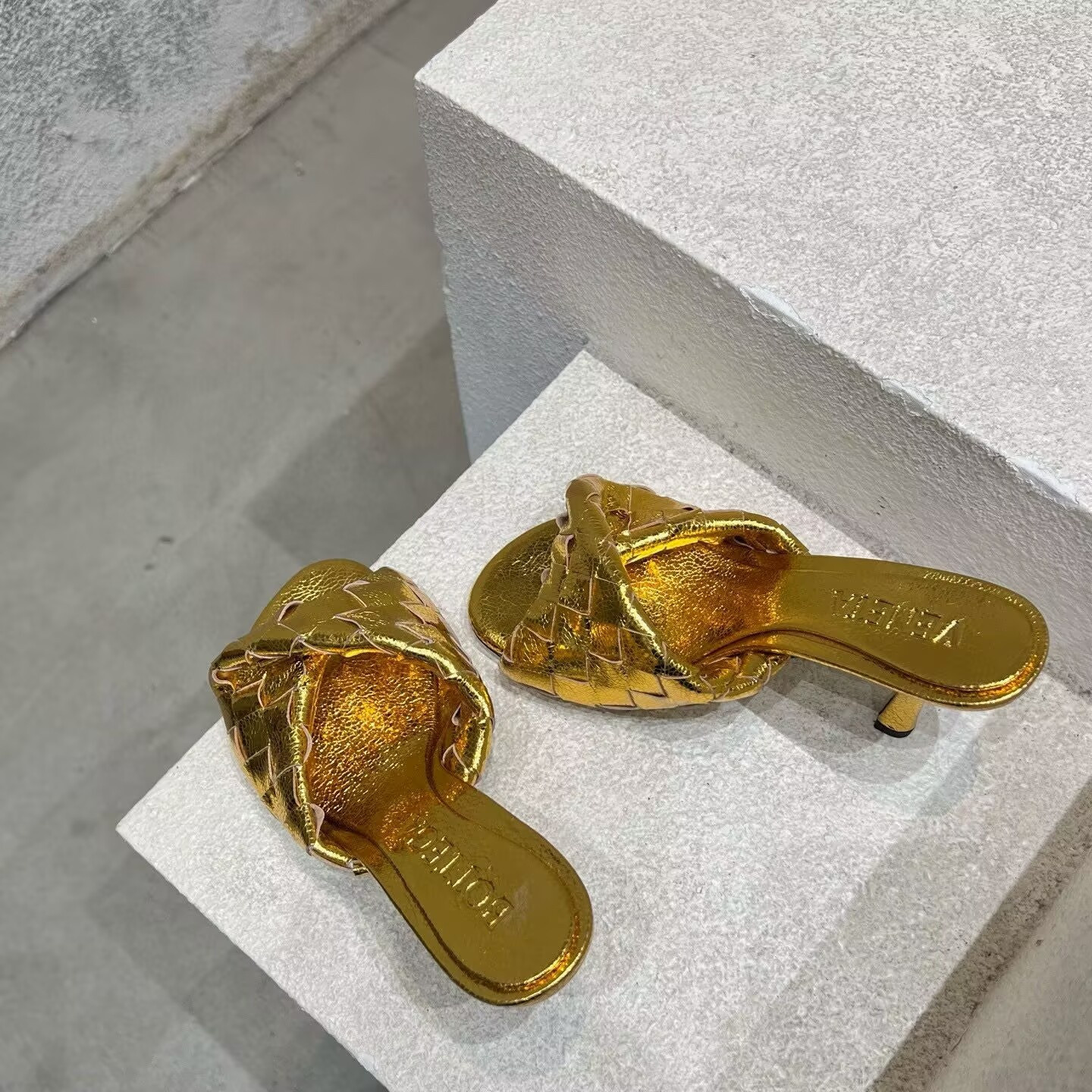 UA Bottega Veneta Blink Slides