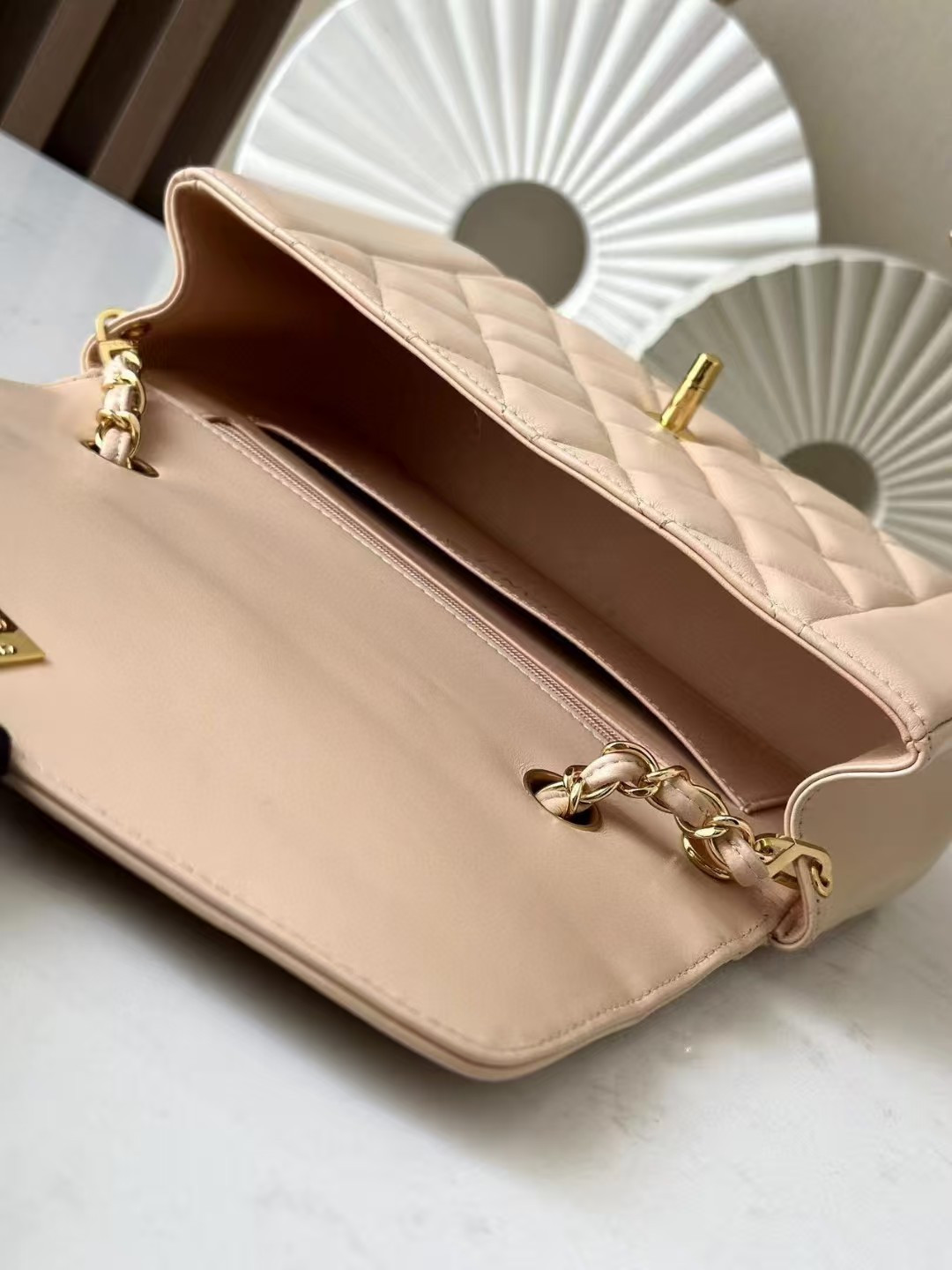 Chanel Small Diana Flap Bag Lambskin Gold Hardware 22.5x14x7cm