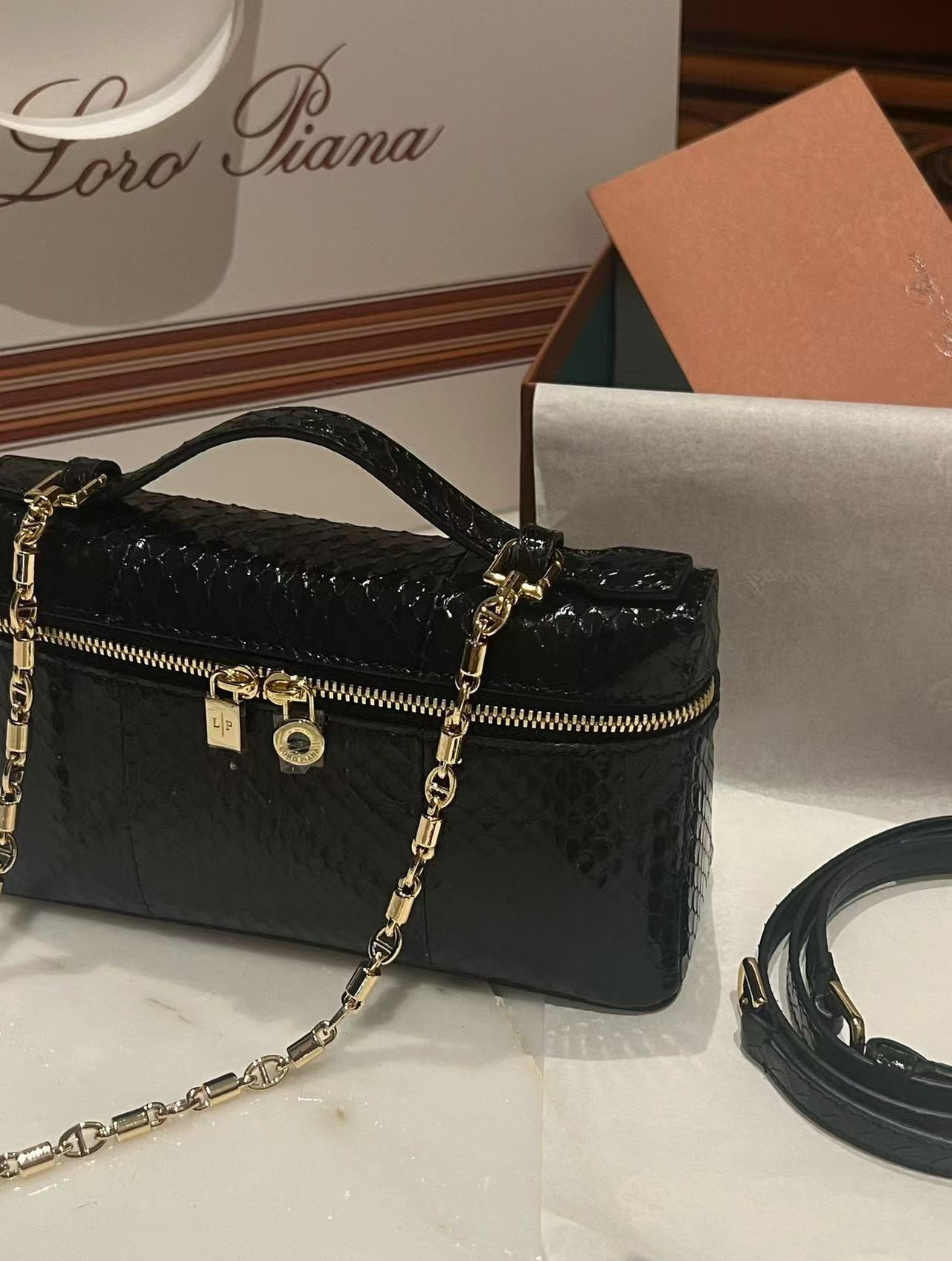 Loro Piana Extra Pocket L19 Bag 11x19x6.5cm