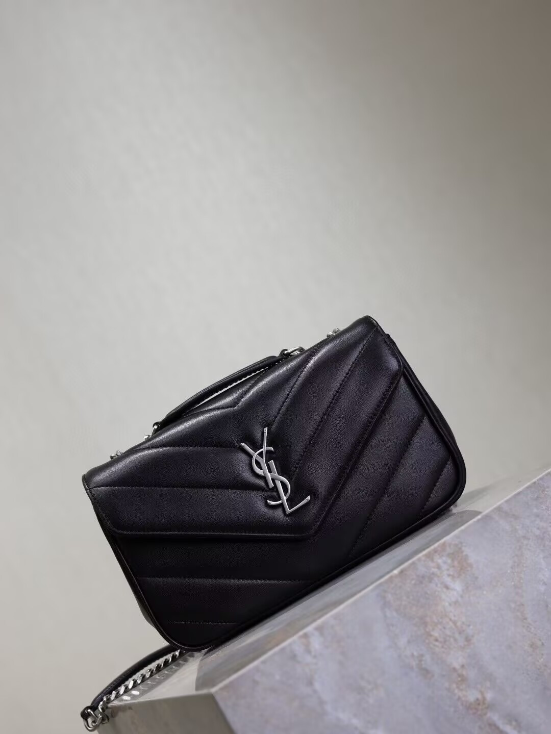 YSL LOULOU small in MATELASSÉ lambskin 24x14x6cm