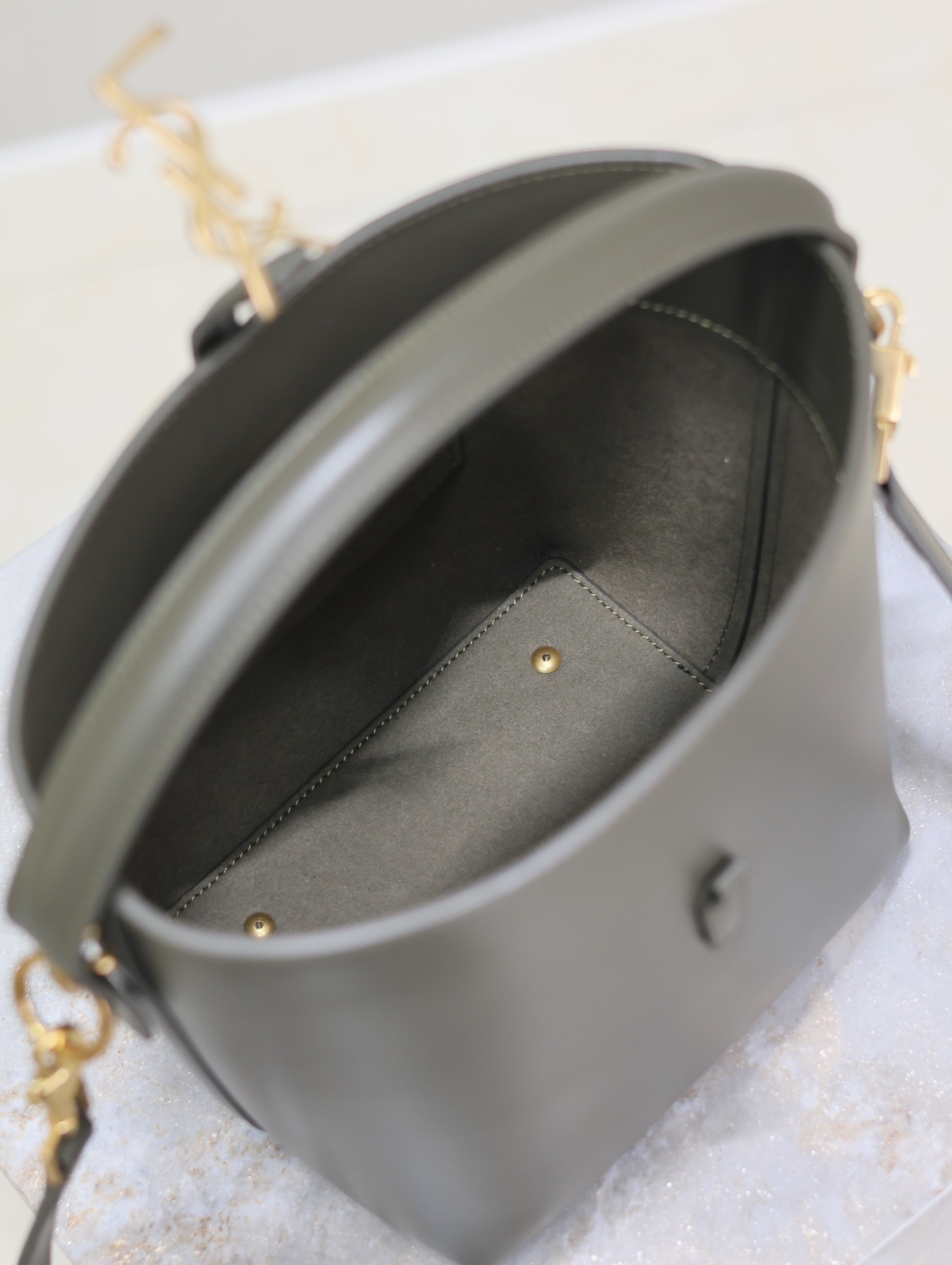 YSL LE 37 In Shiny Leather 17x20x13cm