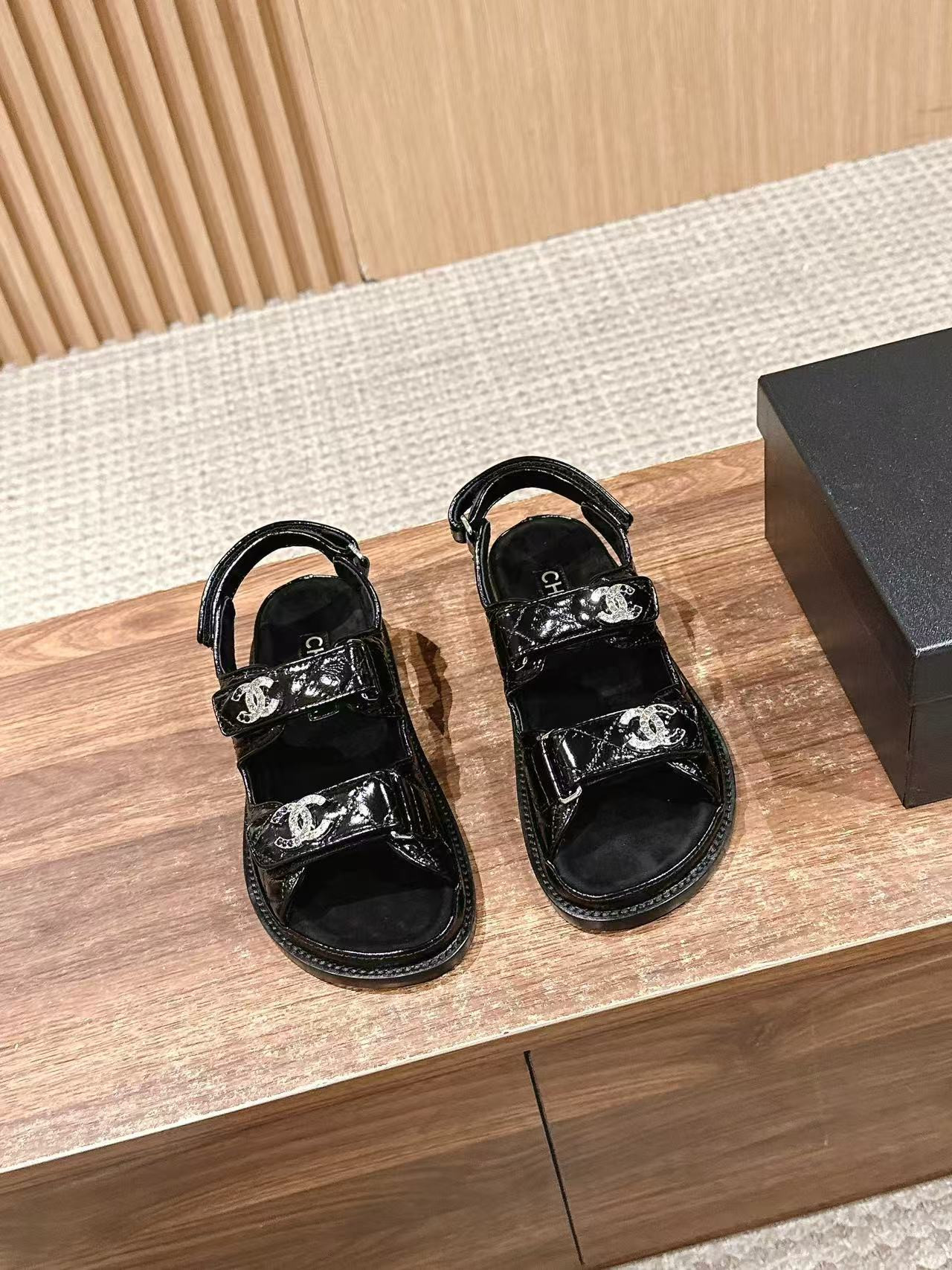 UA Chanel Slides