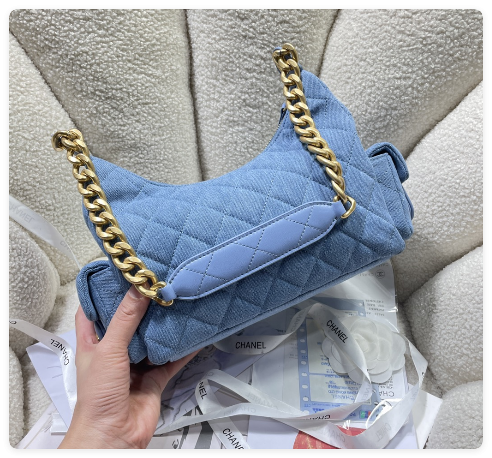 CHANEL CRUISE 2024/25 LARGE HOBO BAG Washed Denim & Gold-Tone Metal Blue 22x 31x 15cm