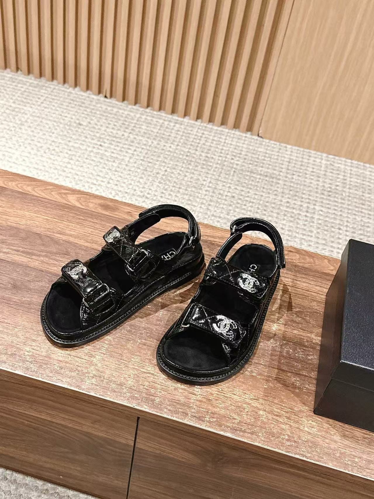 UA Chanel Slides