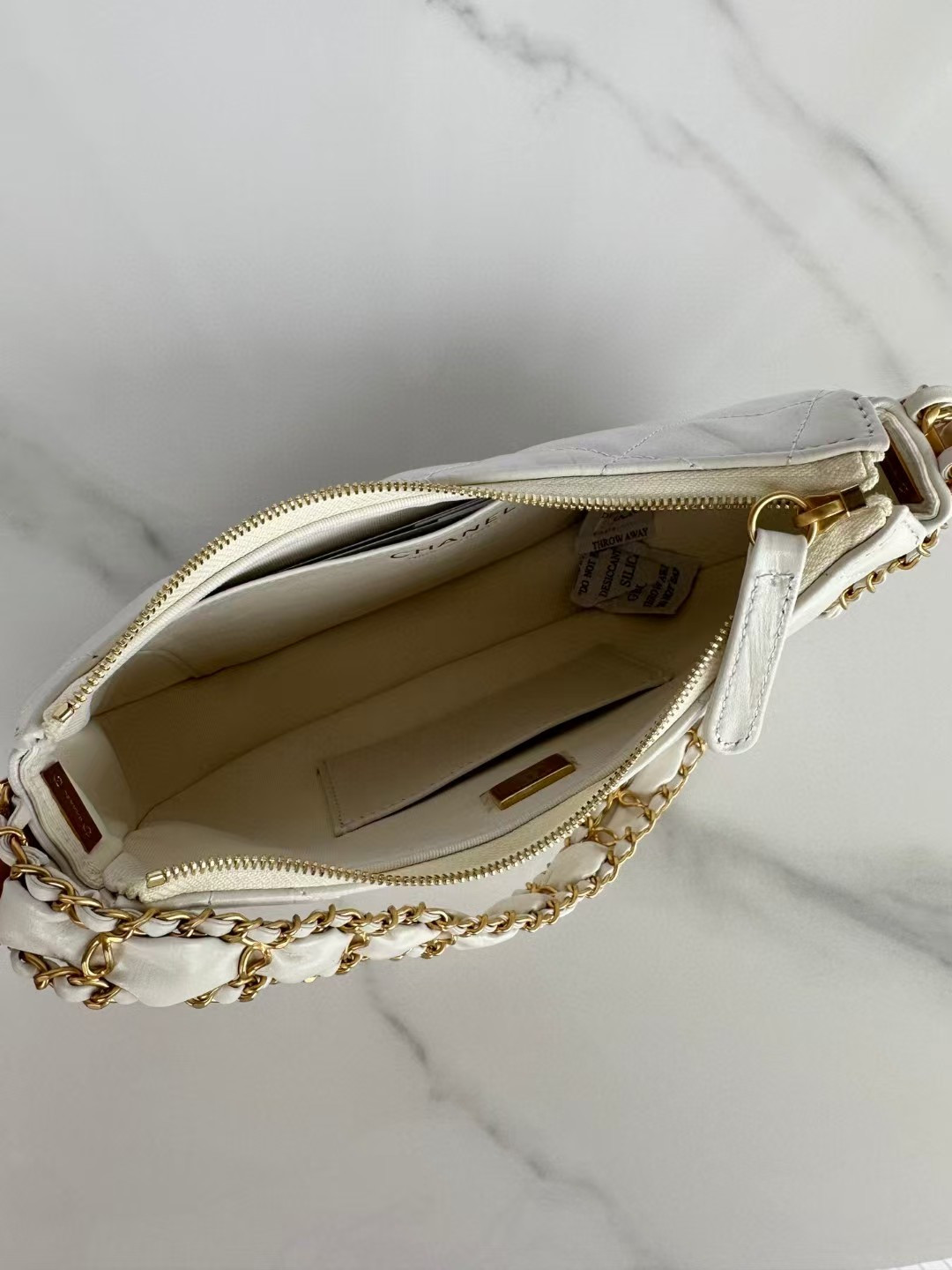 Chanel Hobo Handbag 23.5x13.5x5.3cm