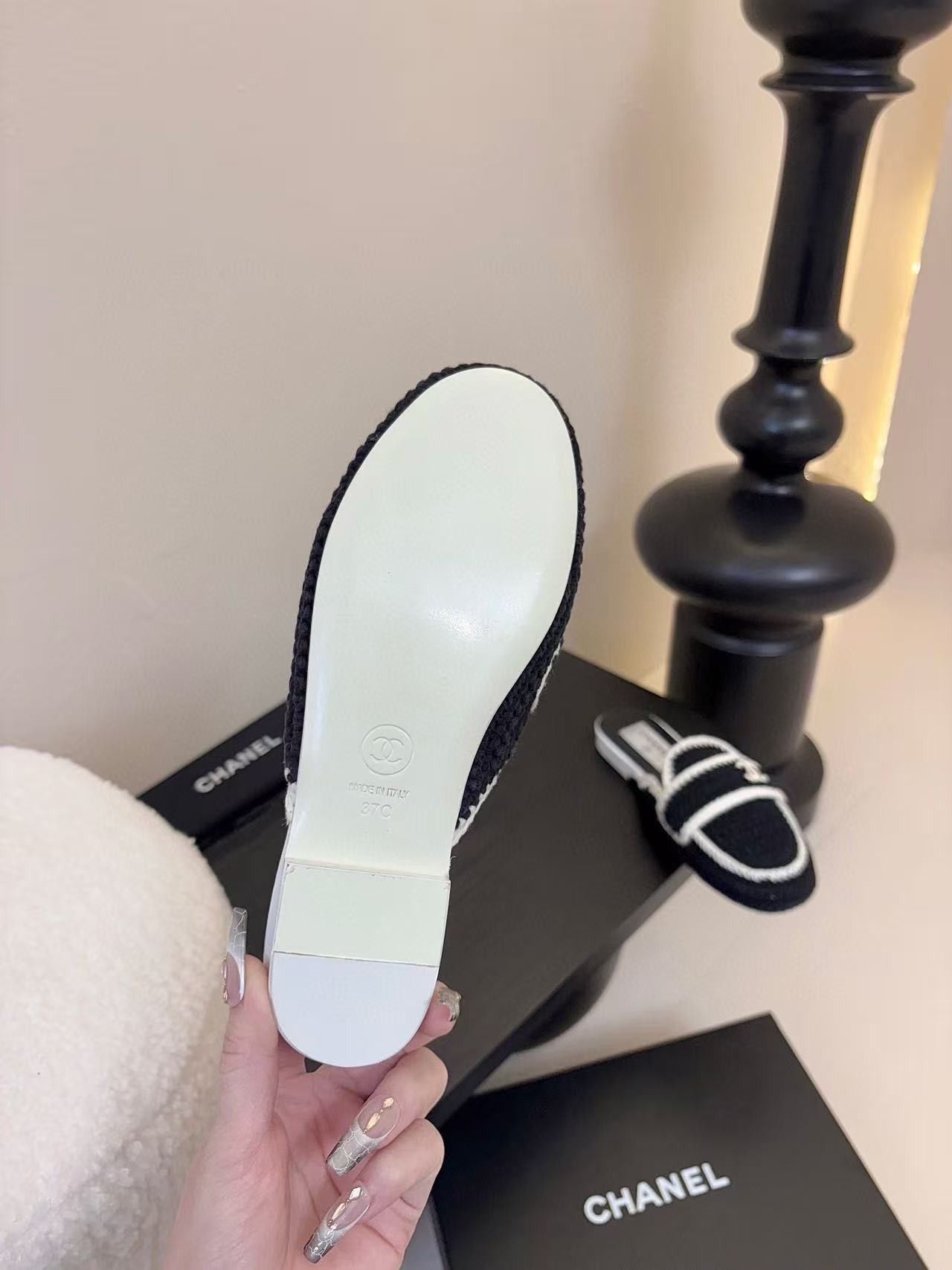 UA Chanel Slides