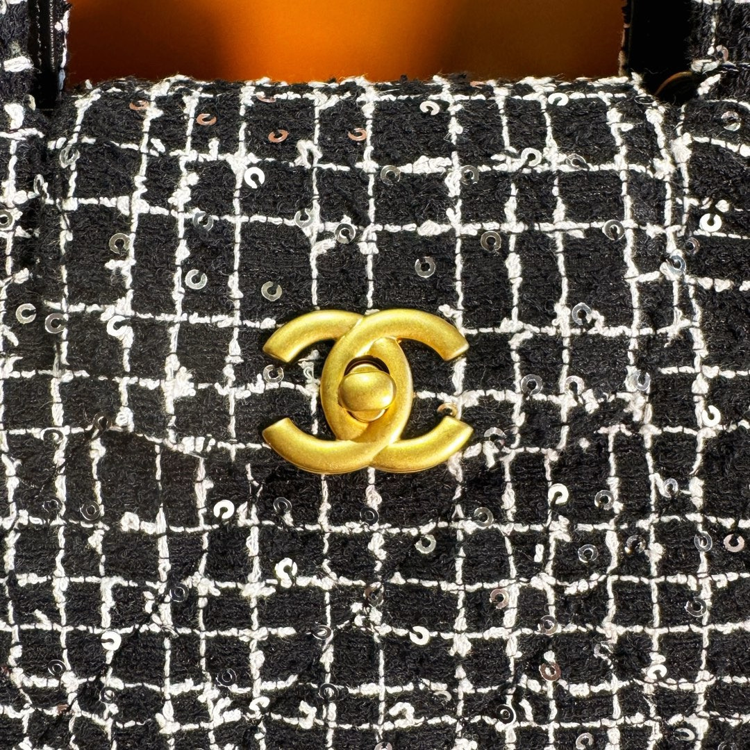 Chanel Mini Shopping Bag 19x13x7cm